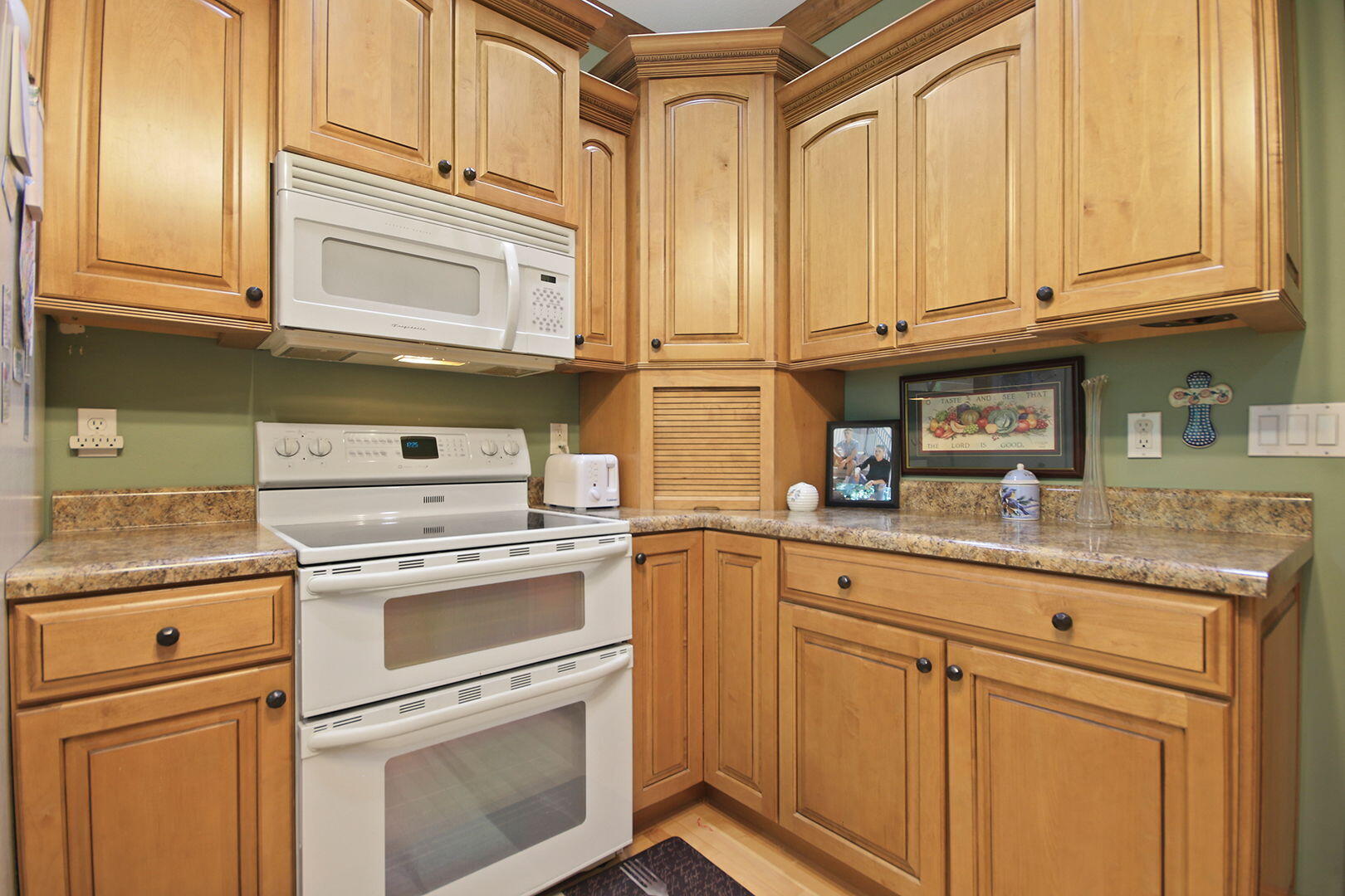 STURGEON, Missouri, 65284, United States, 3 Bedrooms Bedrooms, ,3 BathroomsBathrooms,Residential,For Sale,1921740
