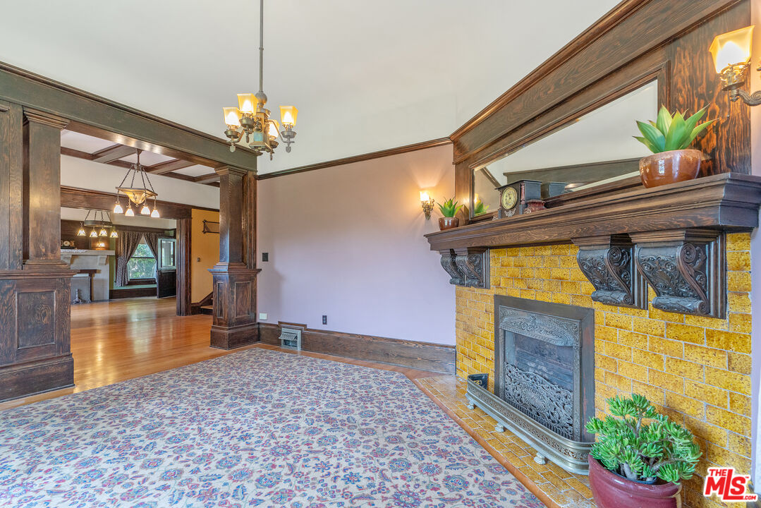 Los Angeles, California, 90006, United States, 6 Bedrooms Bedrooms, ,5 BathroomsBathrooms,Residential,For Sale,1883118