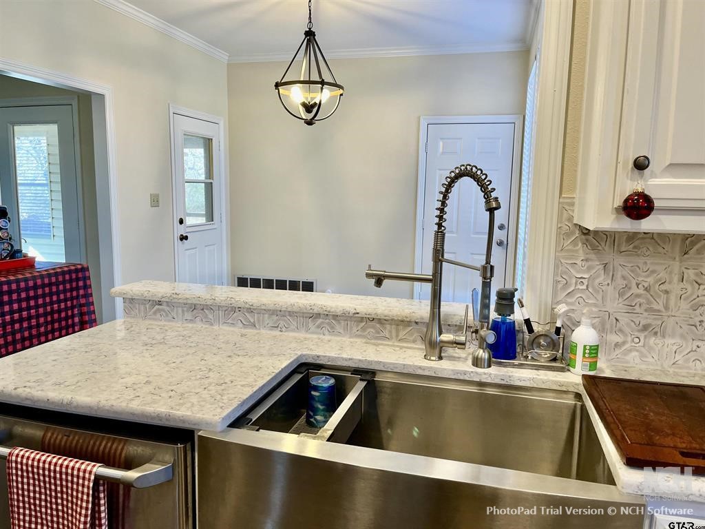 Mineola, Texas, 75771, United States, 3 Bedrooms Bedrooms, ,3 BathroomsBathrooms,Residential,For Sale,2005685