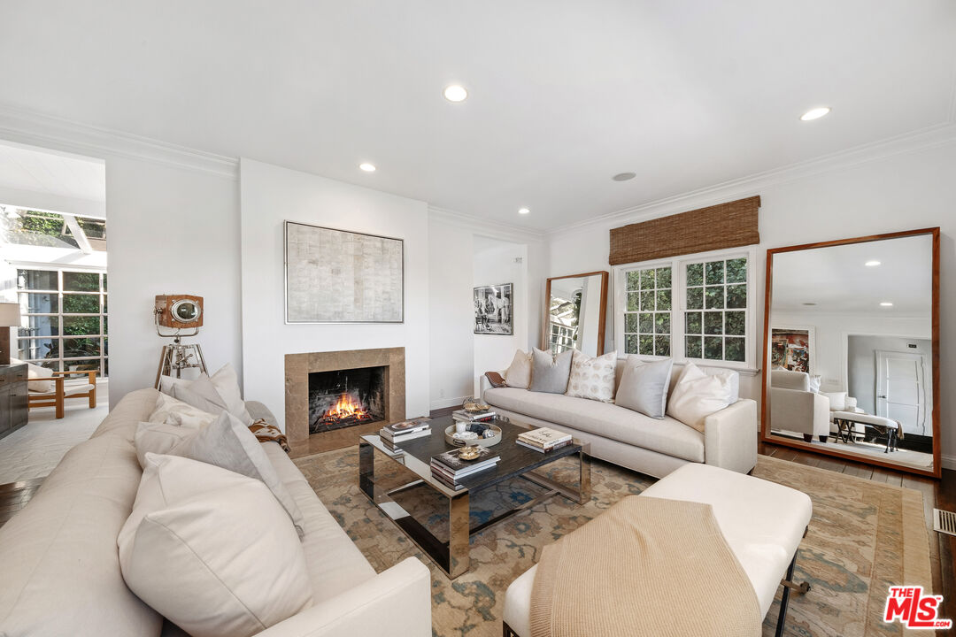 Los Angeles, California, 90069, United States, 4 Bedrooms Bedrooms, ,2 BathroomsBathrooms,Residential,For Sale,1700120