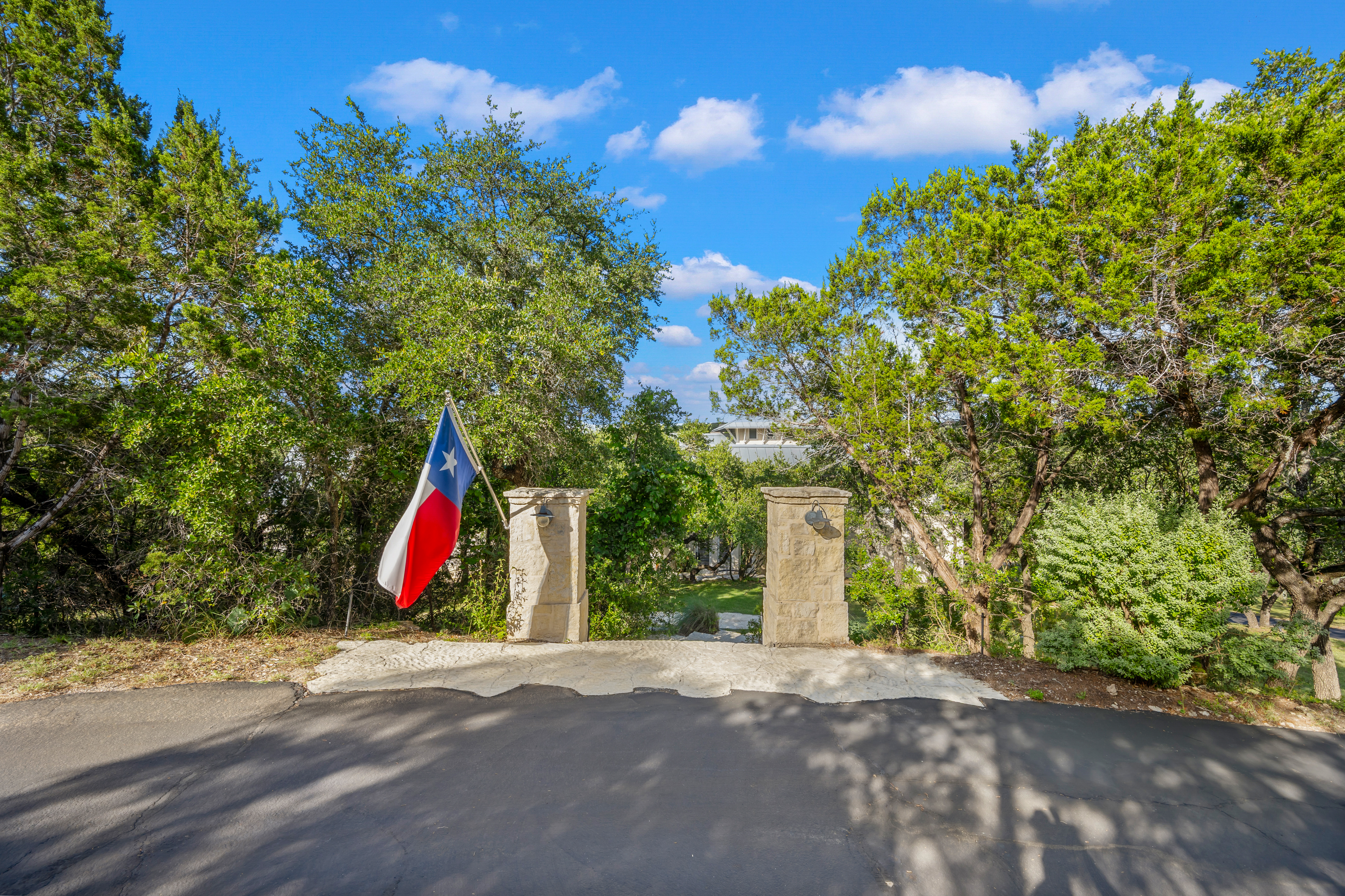  Hill Country Estate with Privacy and Presence - 物件實景
