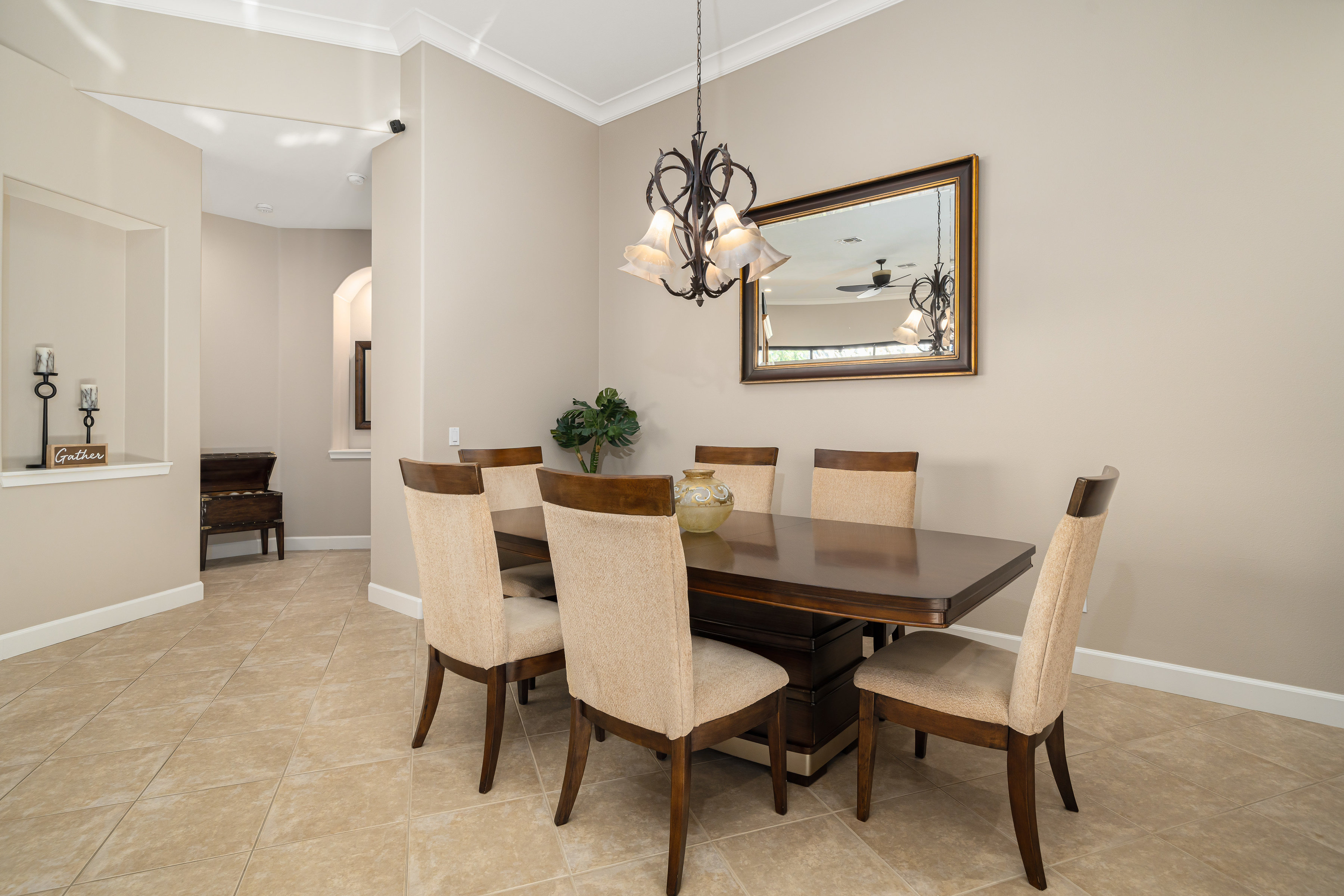  South Facing Gated La Quinta Pool Home - 物件實景