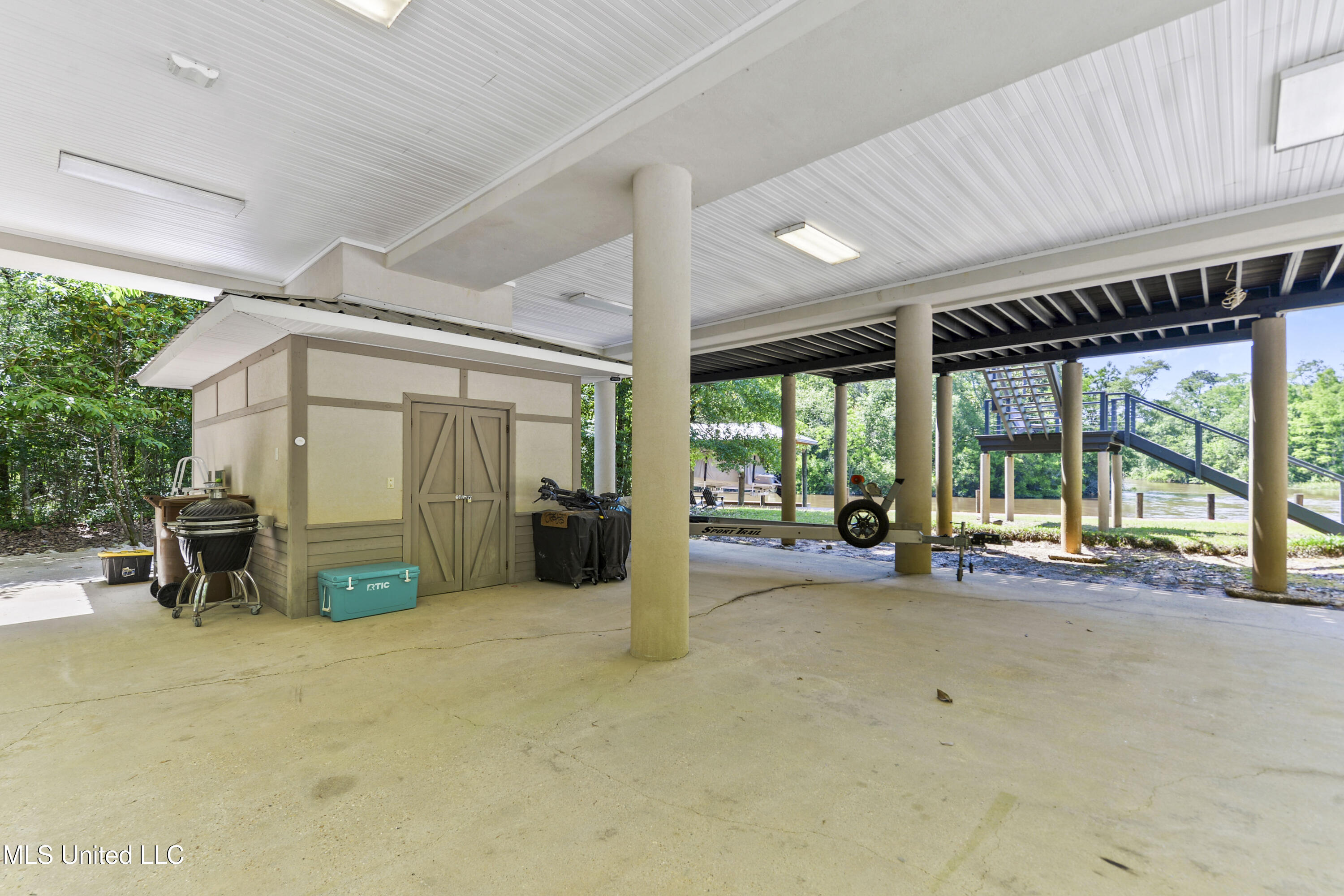 Biloxi, Mississippi, 39532, United States, 2 Bedrooms Bedrooms, ,2 BathroomsBathrooms,Residential,For Sale,1806133
