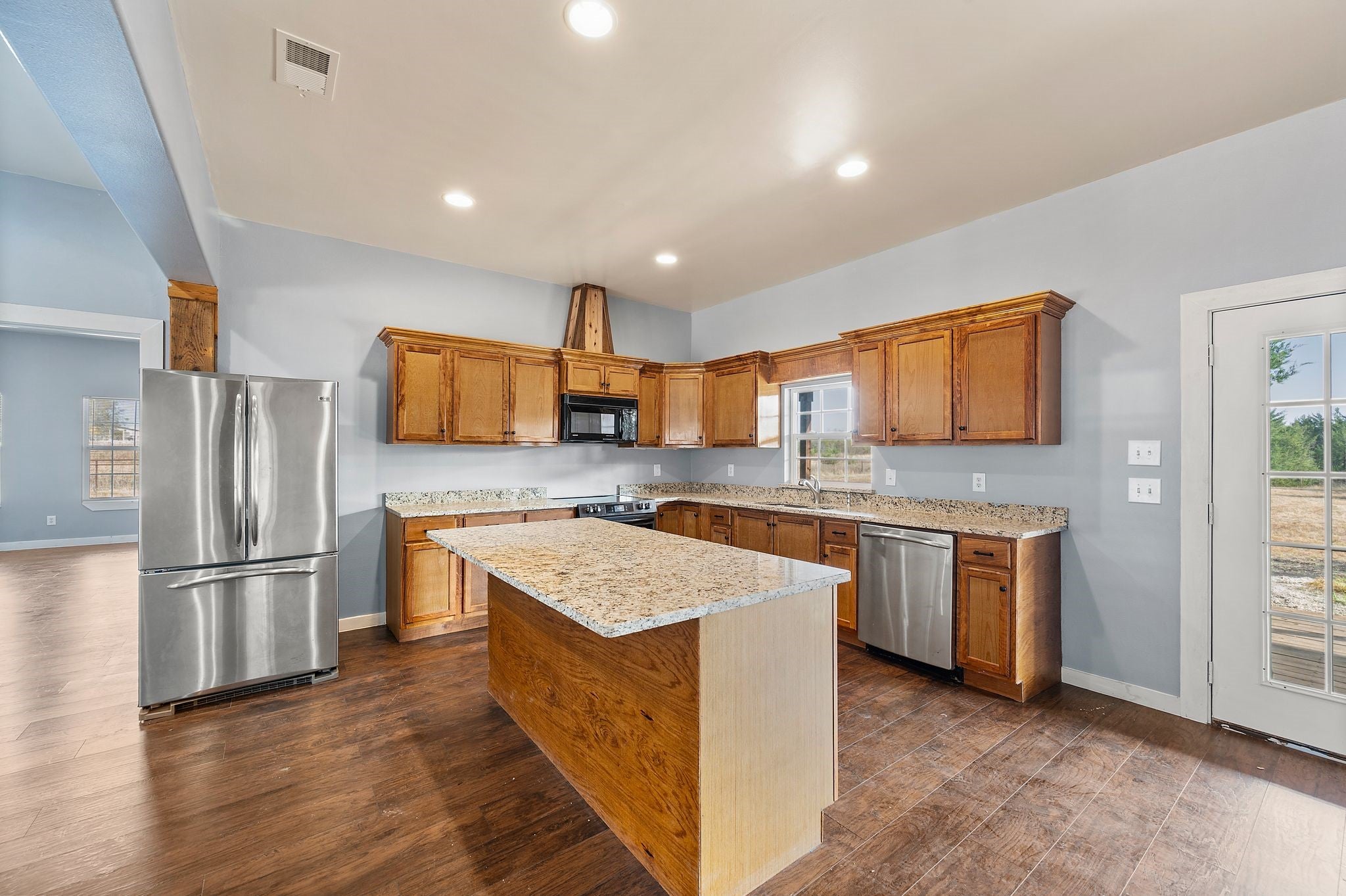 Farmersville, Texas, 75442, United States, 3 Bedrooms Bedrooms, ,2 BathroomsBathrooms,Residential,For Sale,1995432