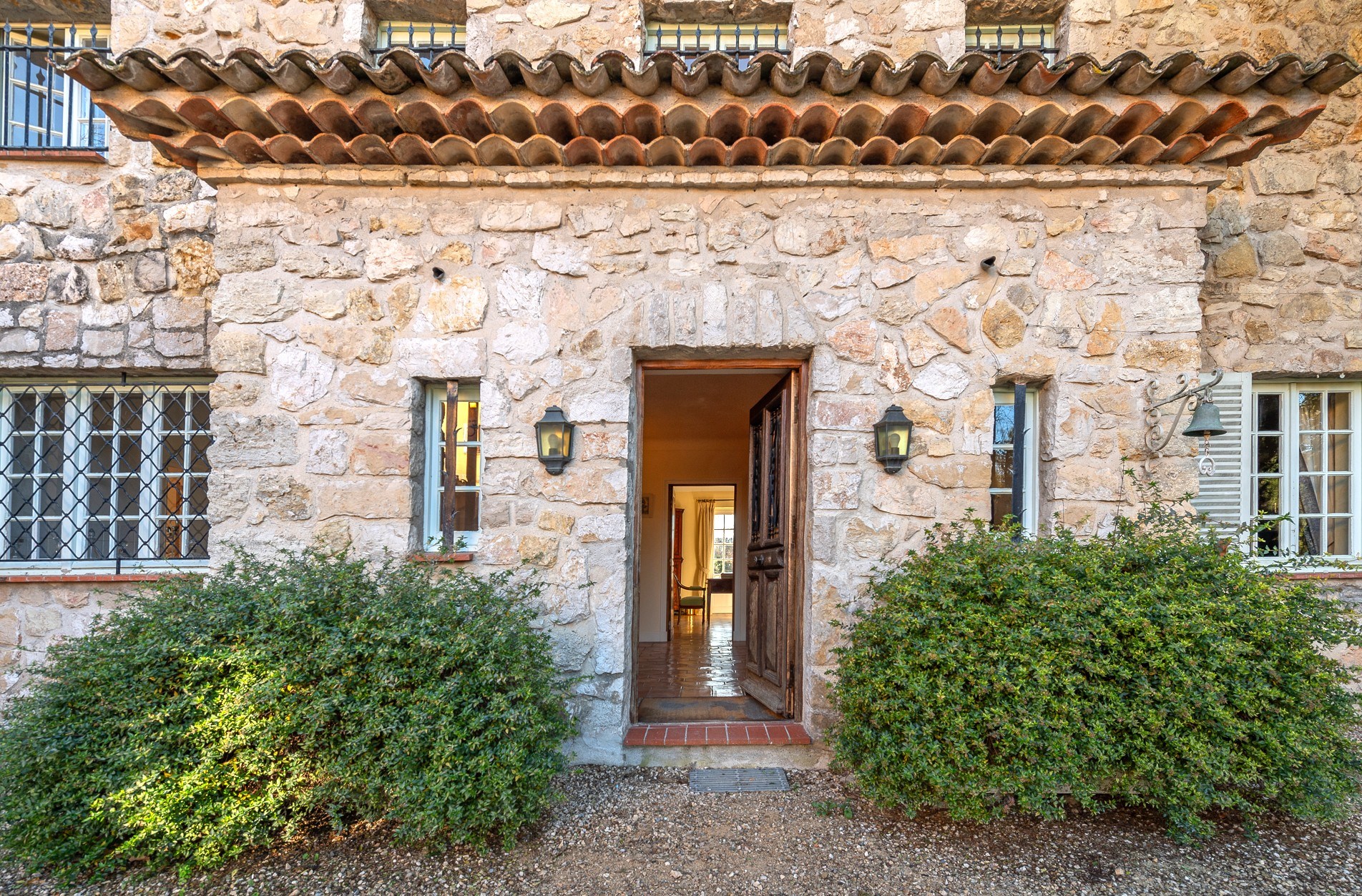  Châteauneuf-Grasse historic stone farmhouse estate with 3 hectares land, pool a… - 物件實景