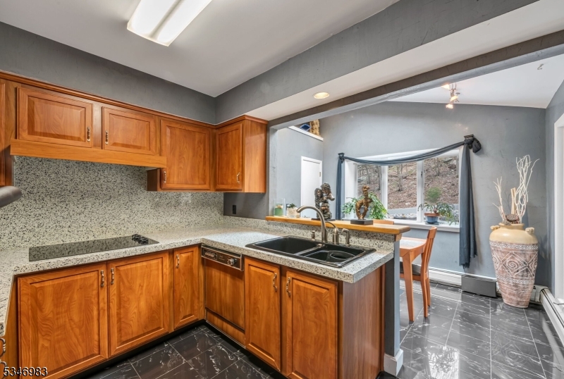 Ringwood Boro, New Jersey, 07456, United States, 4 Bedrooms Bedrooms, ,2 BathroomsBathrooms,Residential,For Sale,1794358