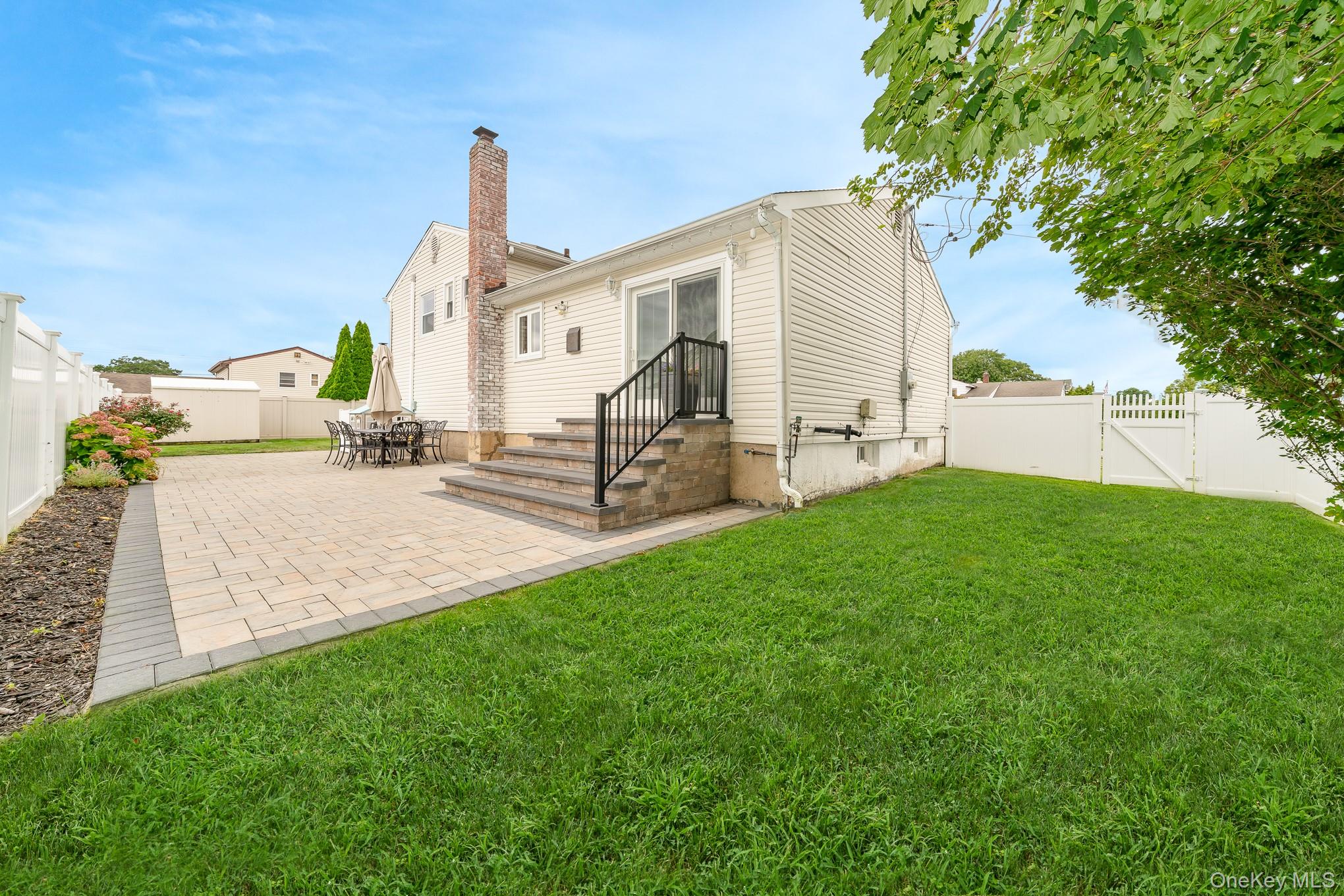 Massapequa Park, New York, 11762, United States, 3 Bedrooms Bedrooms, ,3 BathroomsBathrooms,Residential,For Sale,1937642