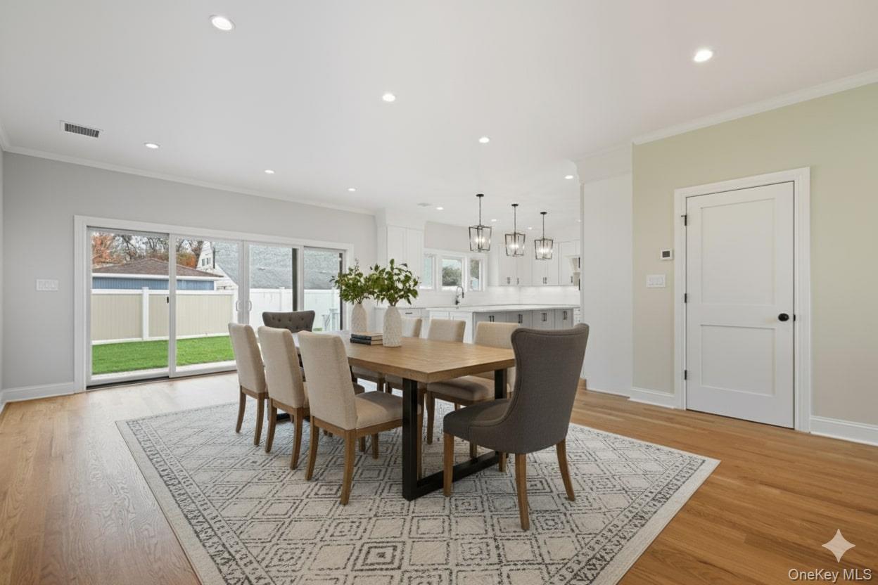 Westbury, New York, 11590, United States, 5 Bedrooms Bedrooms, ,5 BathroomsBathrooms,Residential,For Sale,1991038