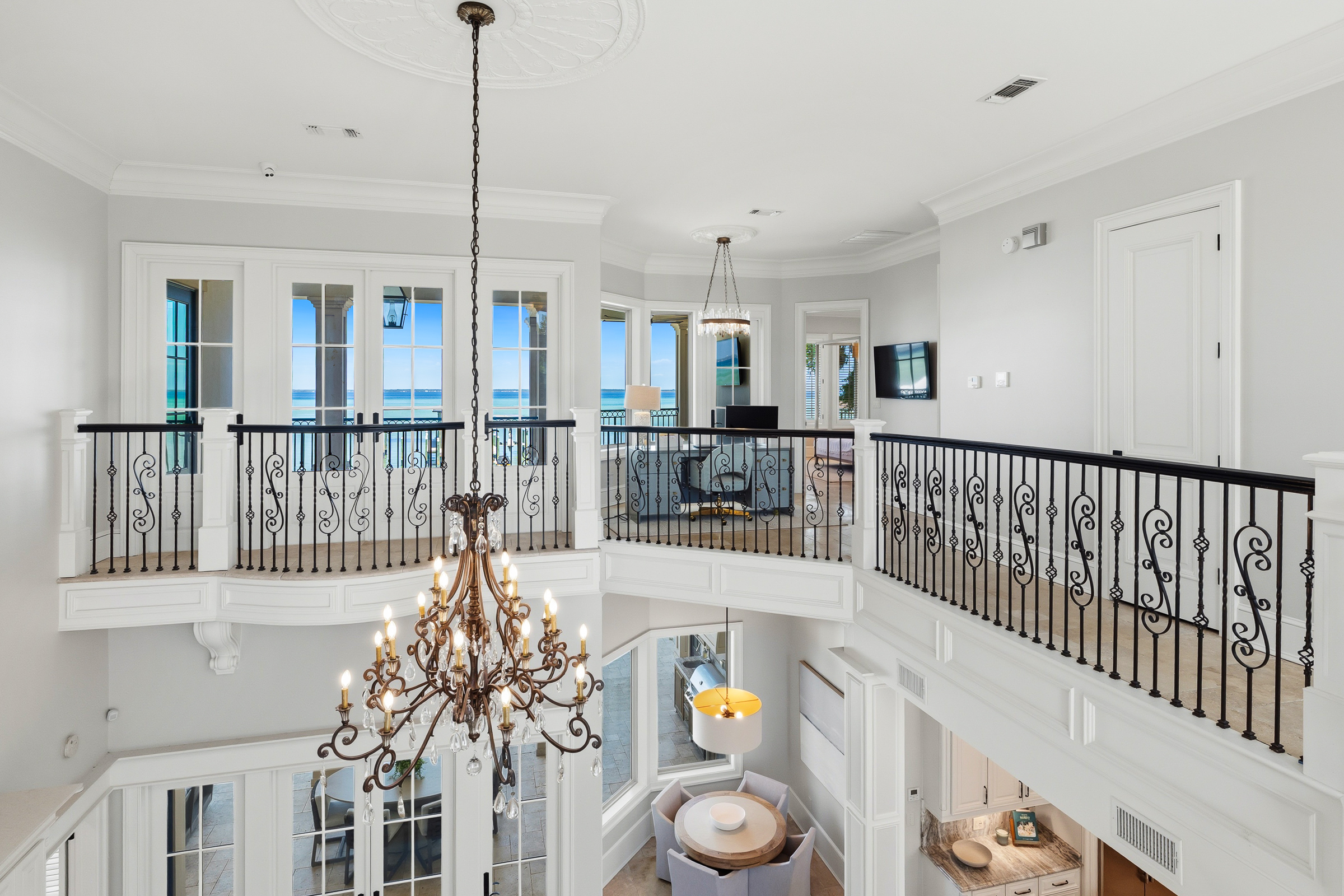  Private Bayfront Estate With Deepwater Dock And Resort-Style Outdoor Living - 物件實景