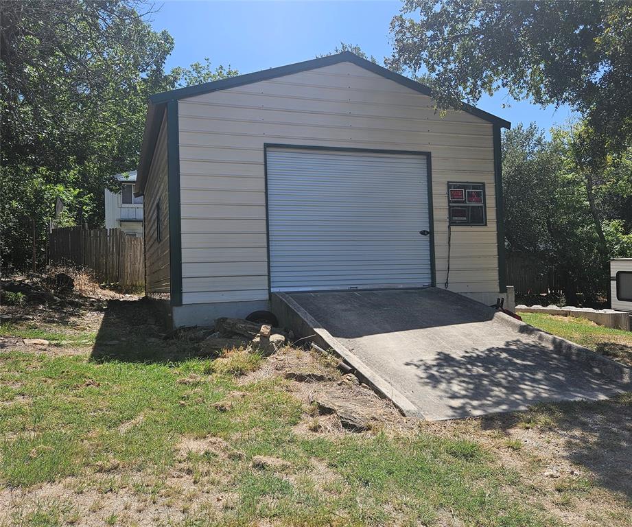 Lake Bridgeport, Texas, 76426, United States, 3 Bedrooms Bedrooms, ,2 BathroomsBathrooms,Residential,For Sale,1944908
