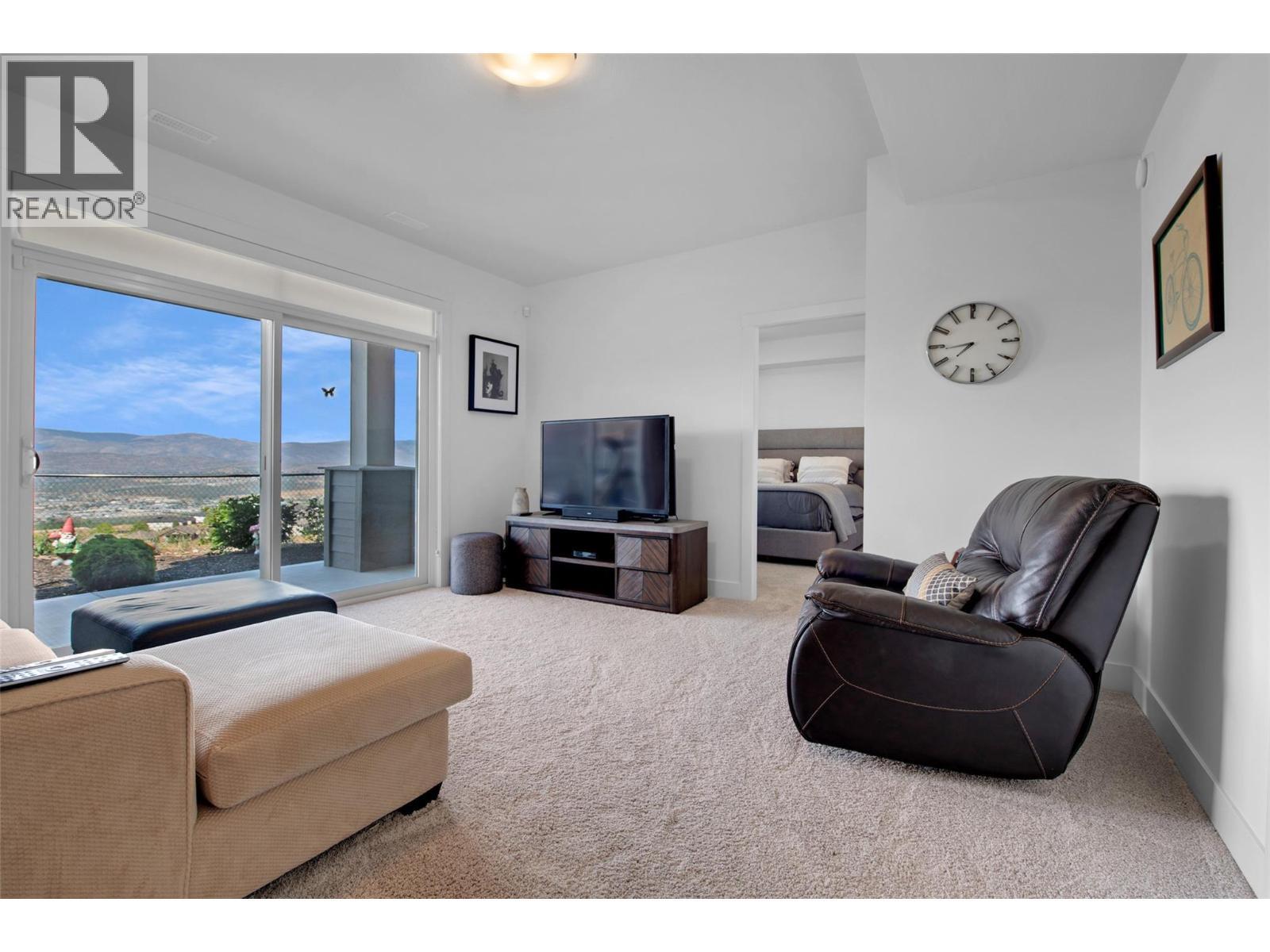 KELOWNA, British Columbia, V1P 1T8, CA, 3 Bedrooms Bedrooms, ,3 BathroomsBathrooms,Residential,For Sale,1947408