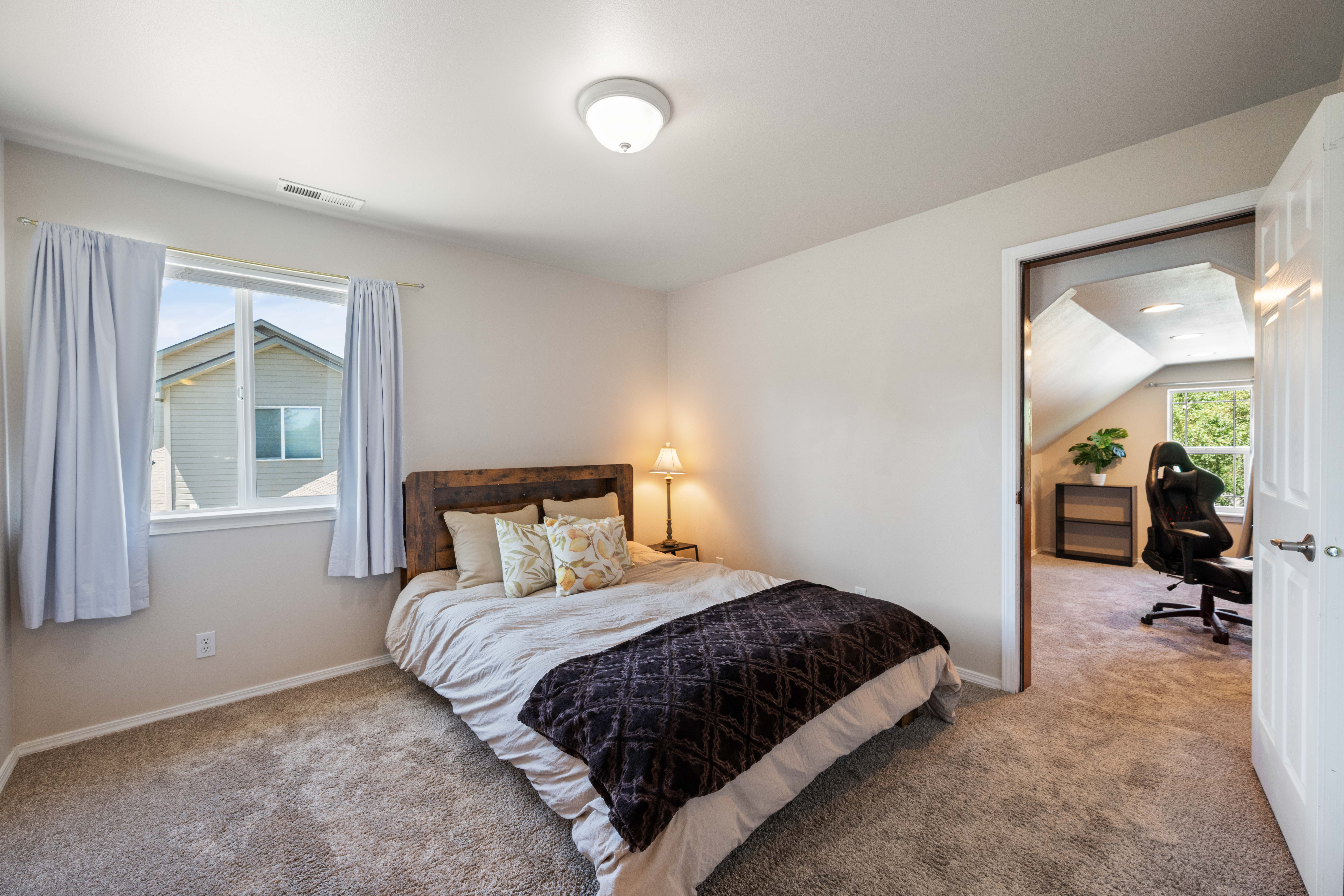  4+ Bedrooms with 3 car garage in Creekstone - 物件實景