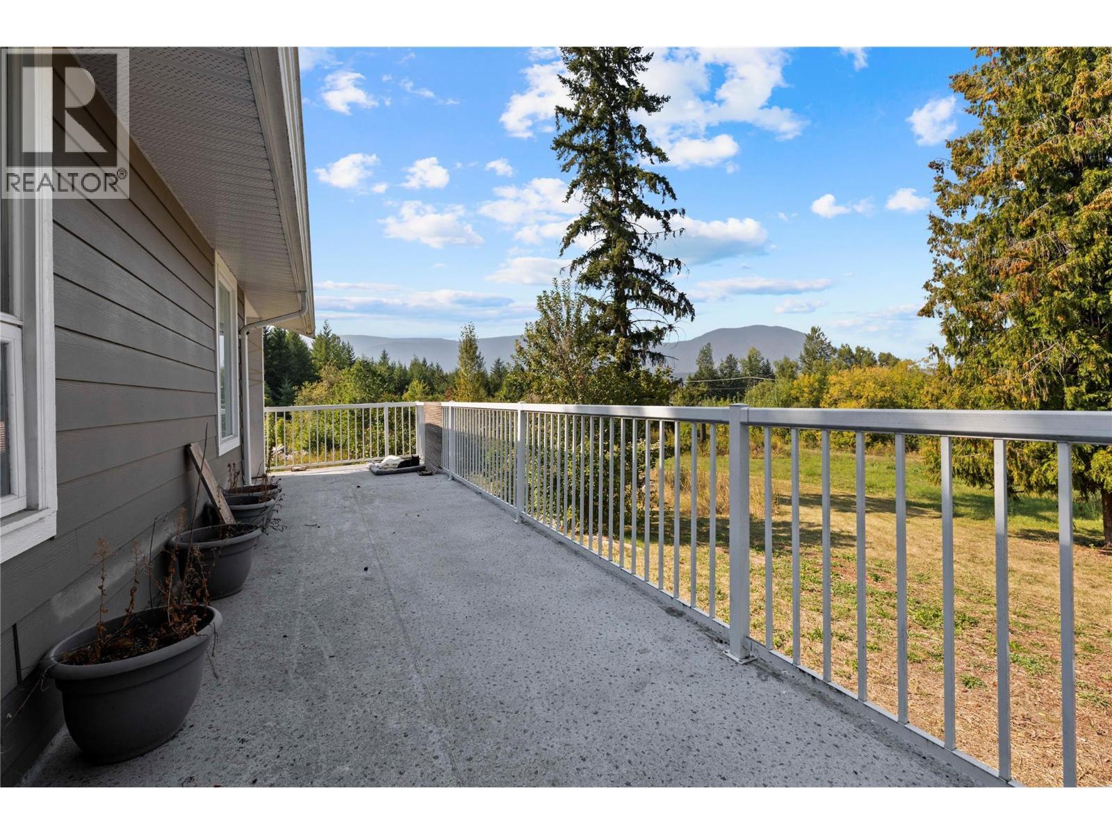 SALMON ARM, British Columbia, V1E 1J3, CA, 4 Bedrooms Bedrooms, ,2 BathroomsBathrooms,Residential,For Sale,1950734