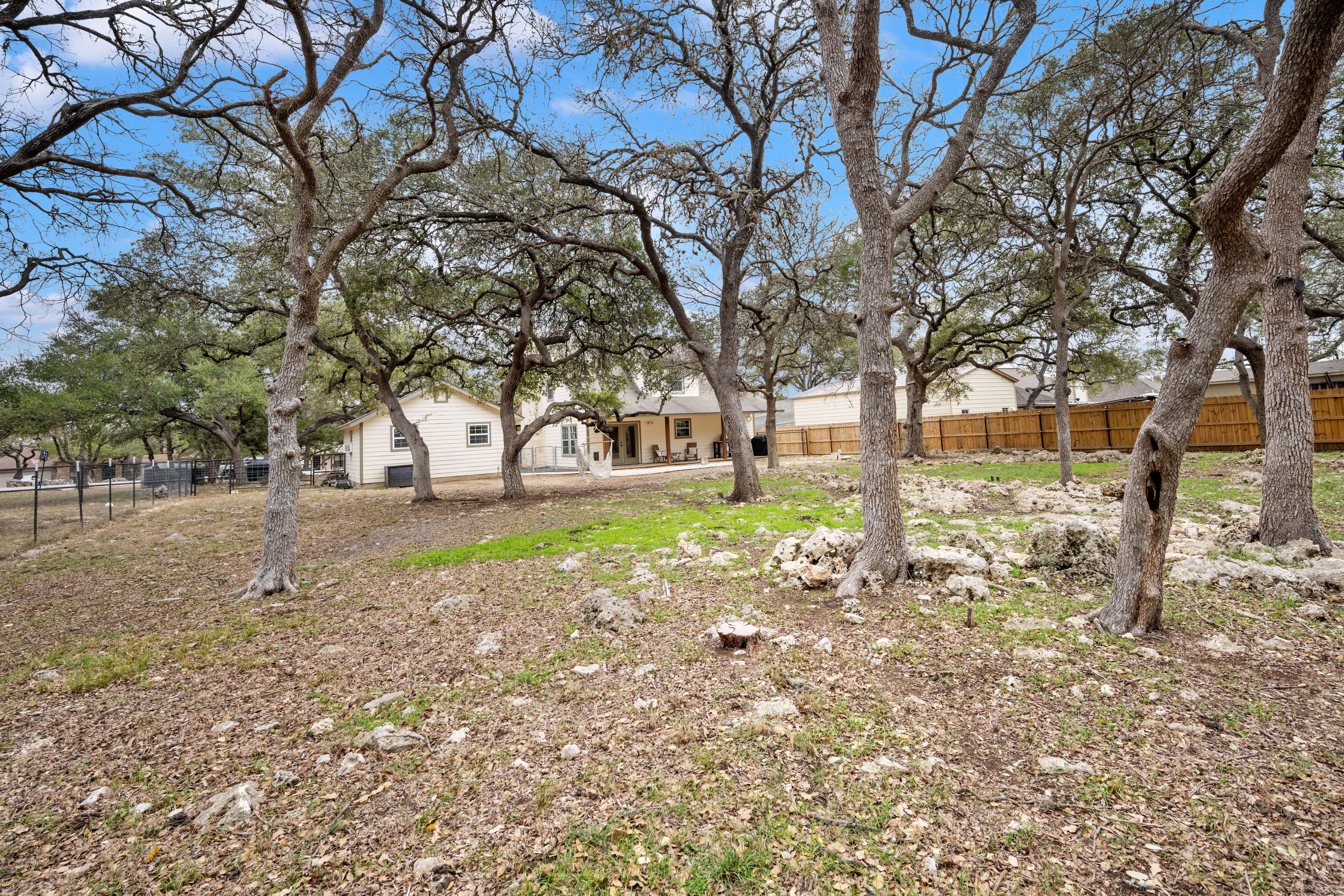  Updated Hill Country Gem with Community Parks and River Access - 物件實景