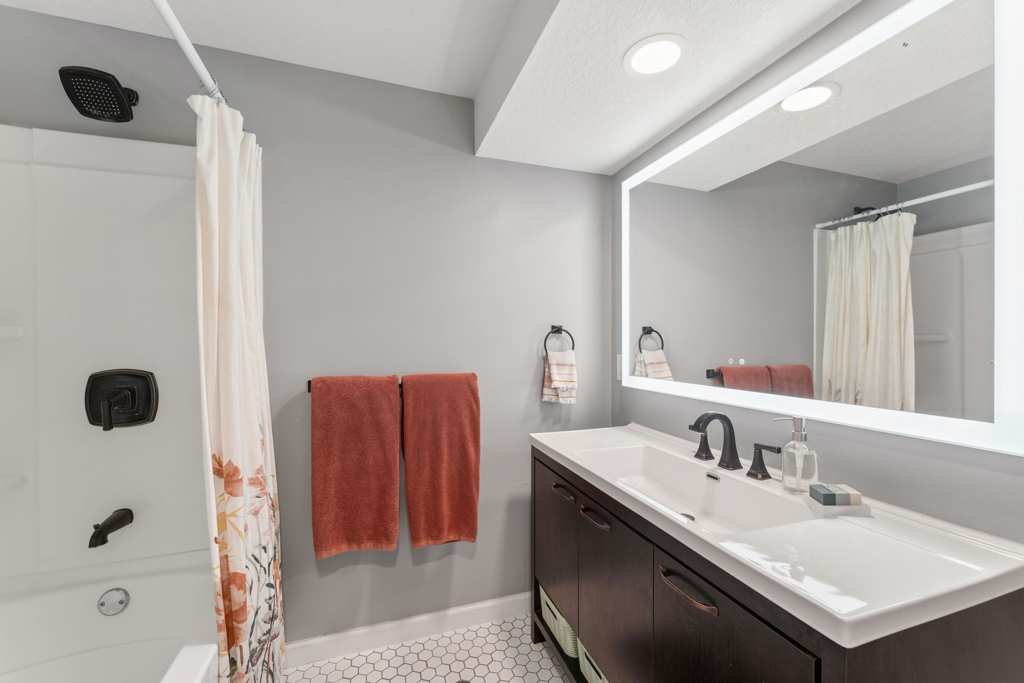  Stylish Renovation Meets Classic Charm - 物件實景