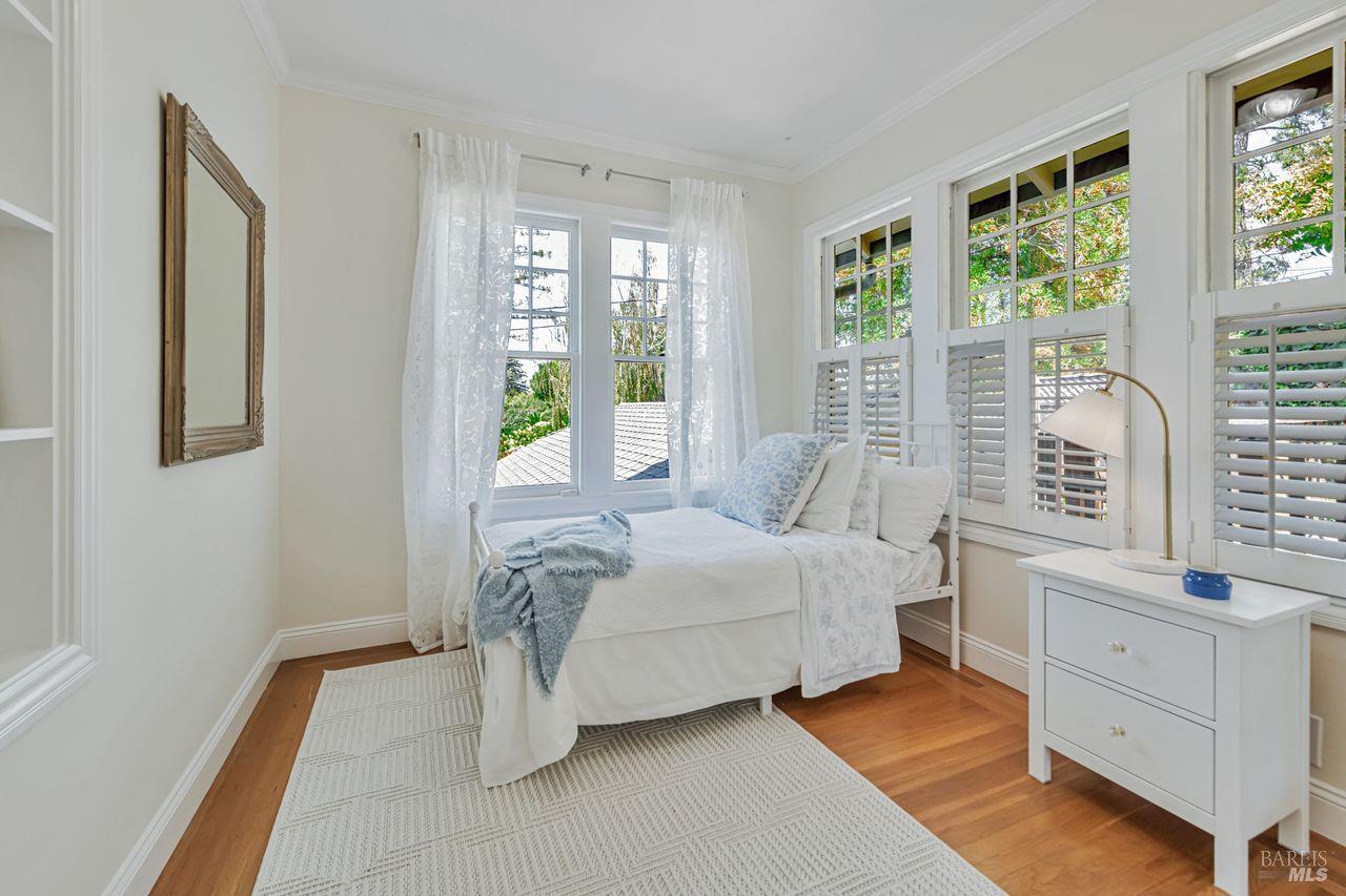 Corte Madera, California, 94925, United States, 4 Bedrooms Bedrooms, ,5 BathroomsBathrooms,Residential,For Sale,1917225