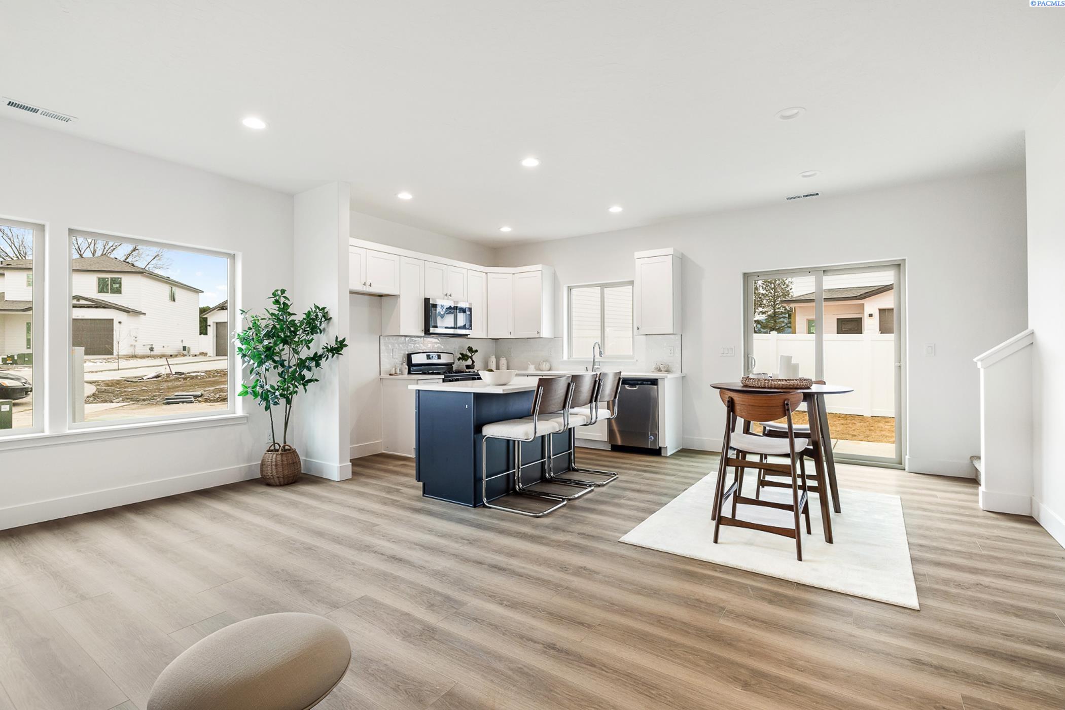 Kennewick, Washington, 99337, United States, 5 Bedrooms Bedrooms, ,Residential,For Sale,1940850