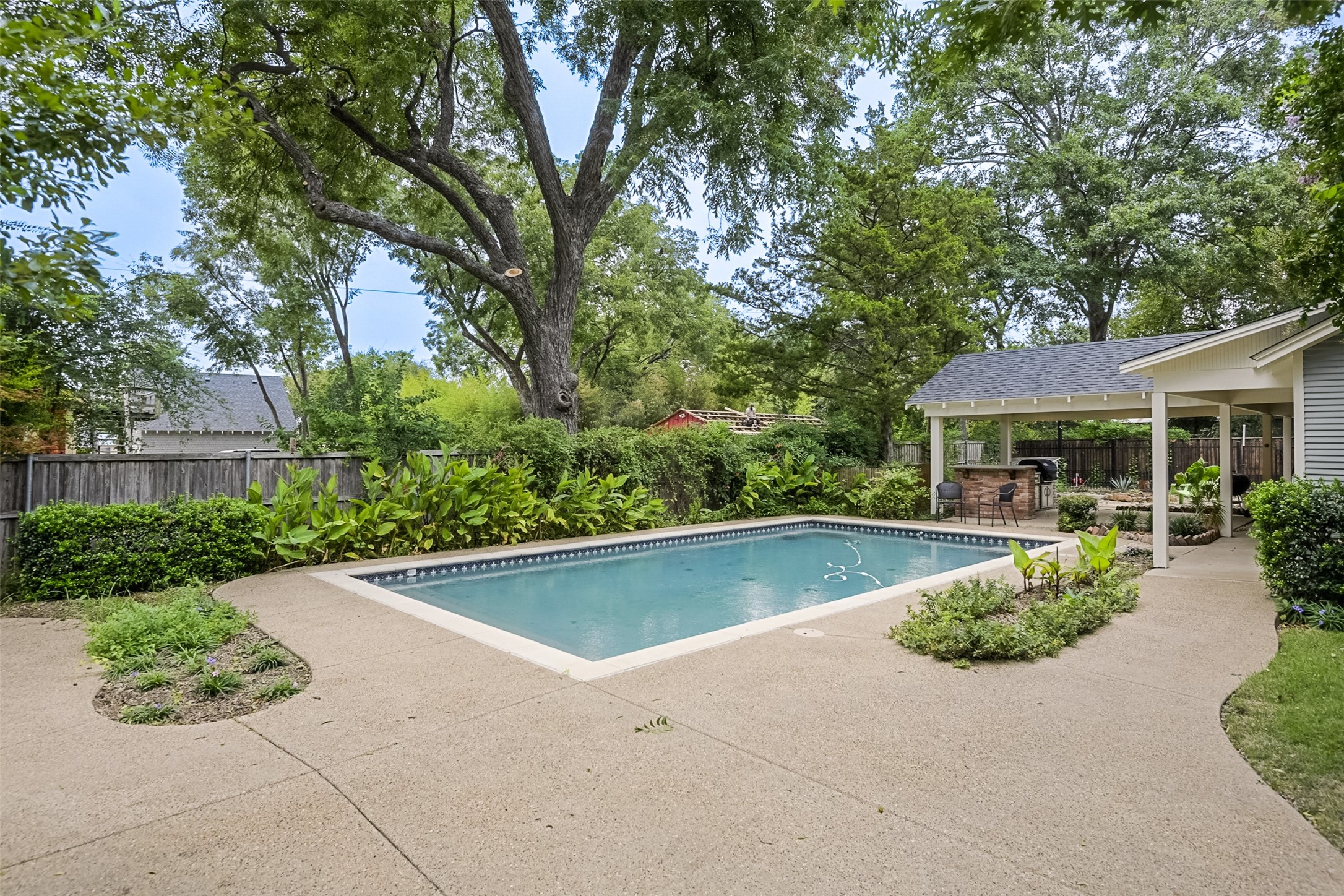 Waxahachie, Texas, 75165, United States, 5 Bedrooms Bedrooms, ,4 BathroomsBathrooms,Residential,For Sale,1940527