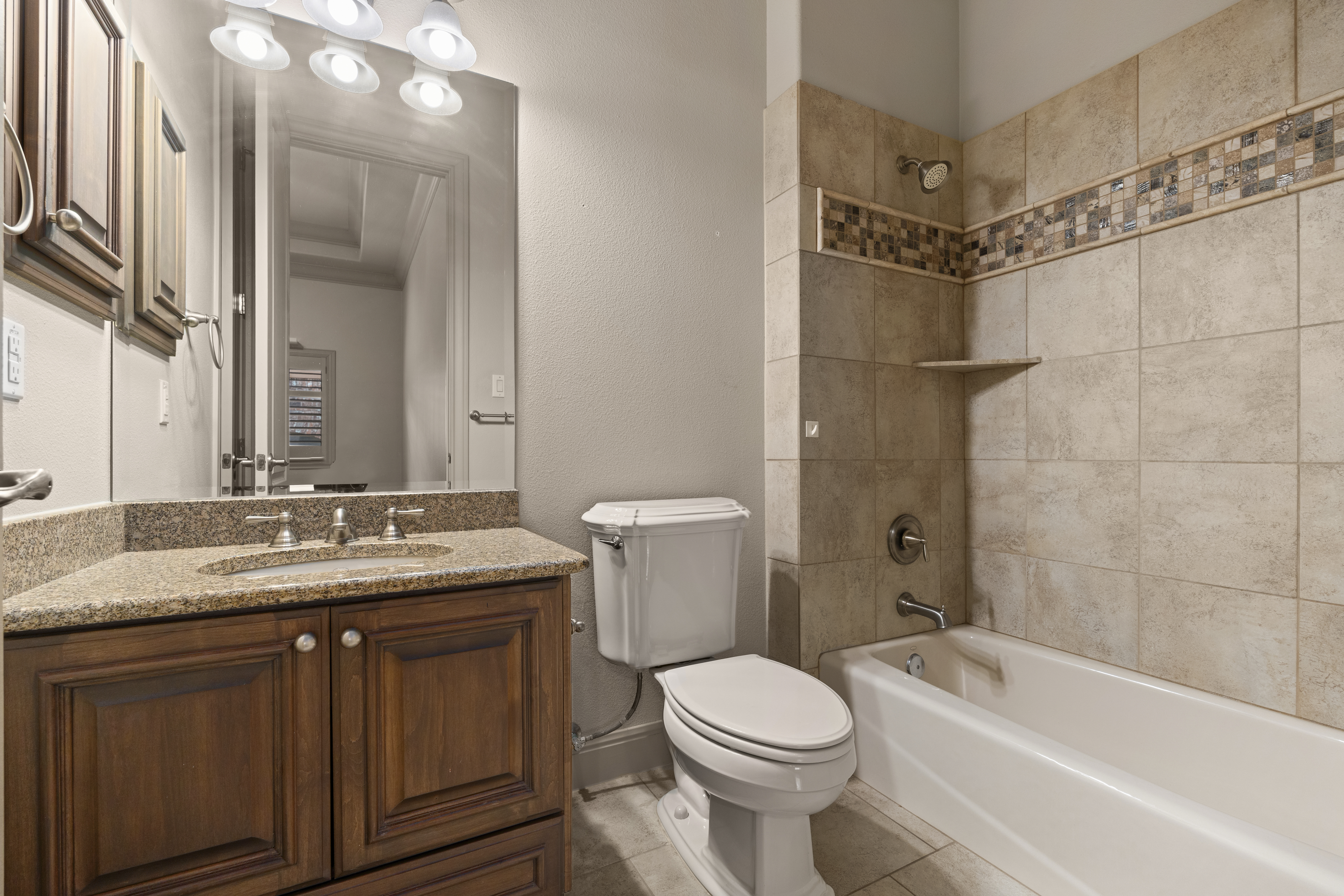  Stunning Single-Story Retreat on Greenbelt - 物件實景