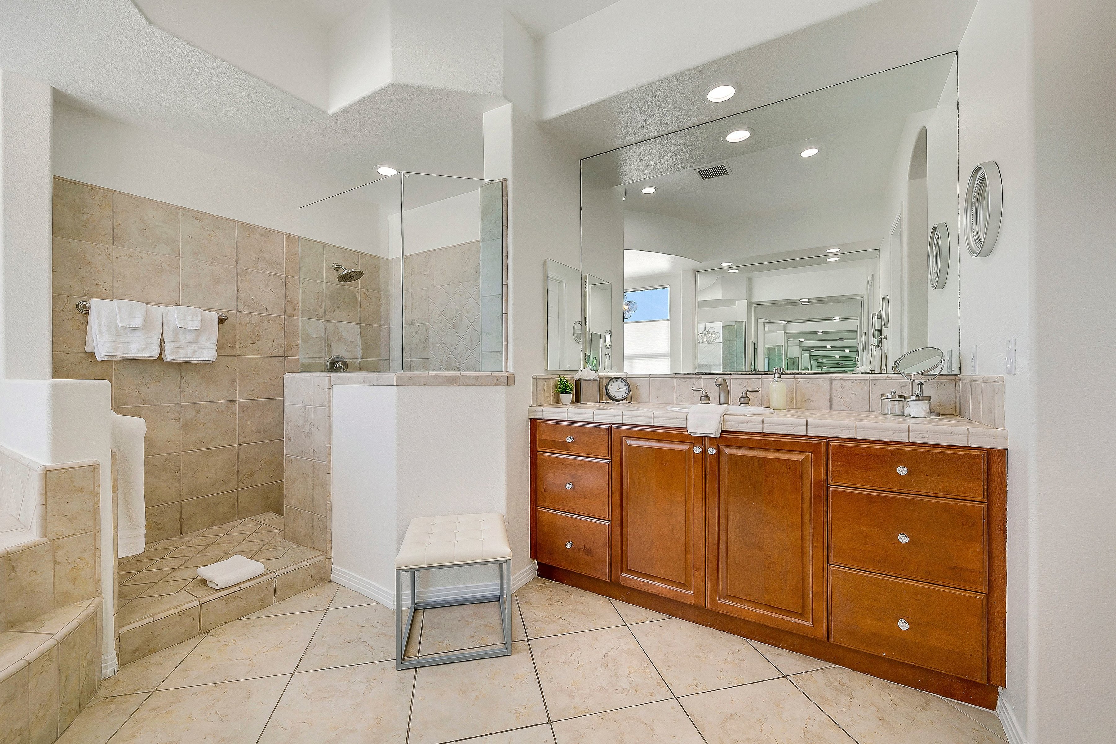  where  luxury meets leverage: own the ultimate income producing retreat - 物件實景