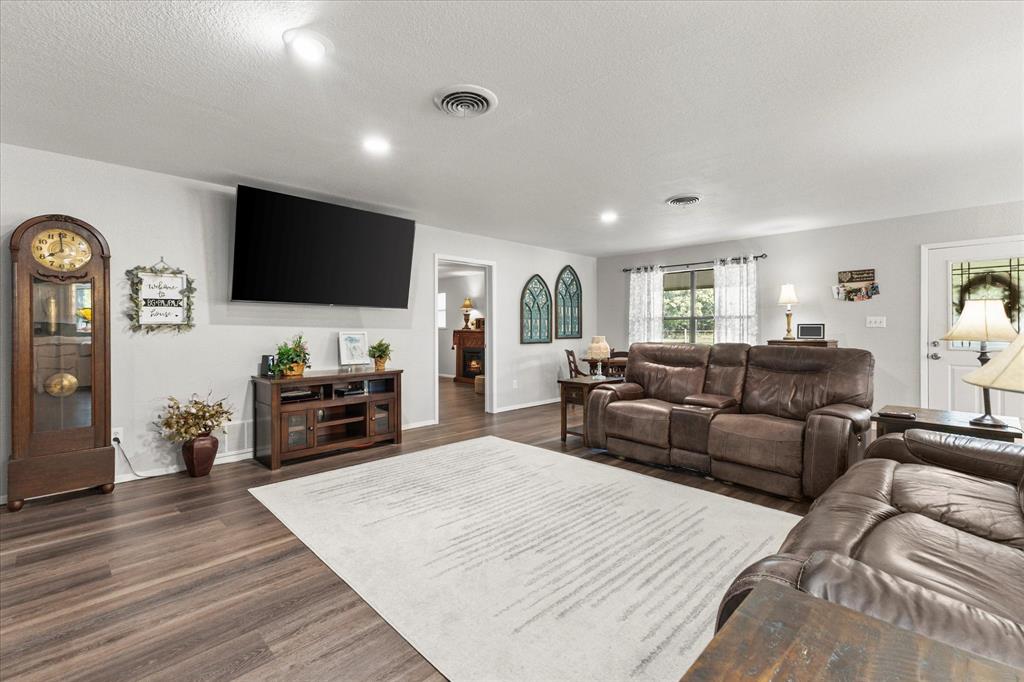 Point, Texas, 75472, United States, 2 Bedrooms Bedrooms, ,2 BathroomsBathrooms,Residential,For Sale,1959087