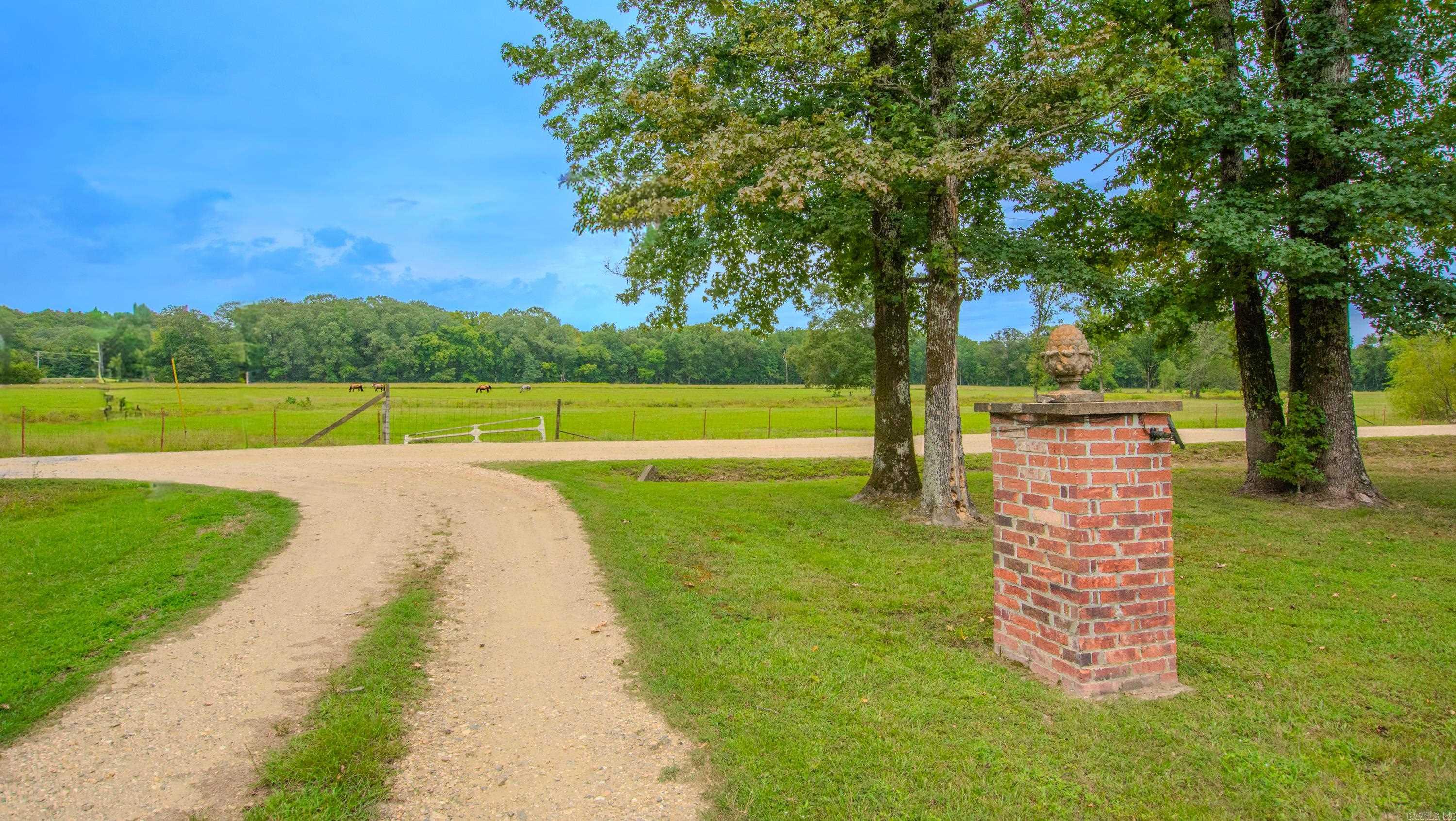 Benton, Arkansas, 72019, United States, 4 Bedrooms Bedrooms, ,4 BathroomsBathrooms,Residential,For Sale,1932840