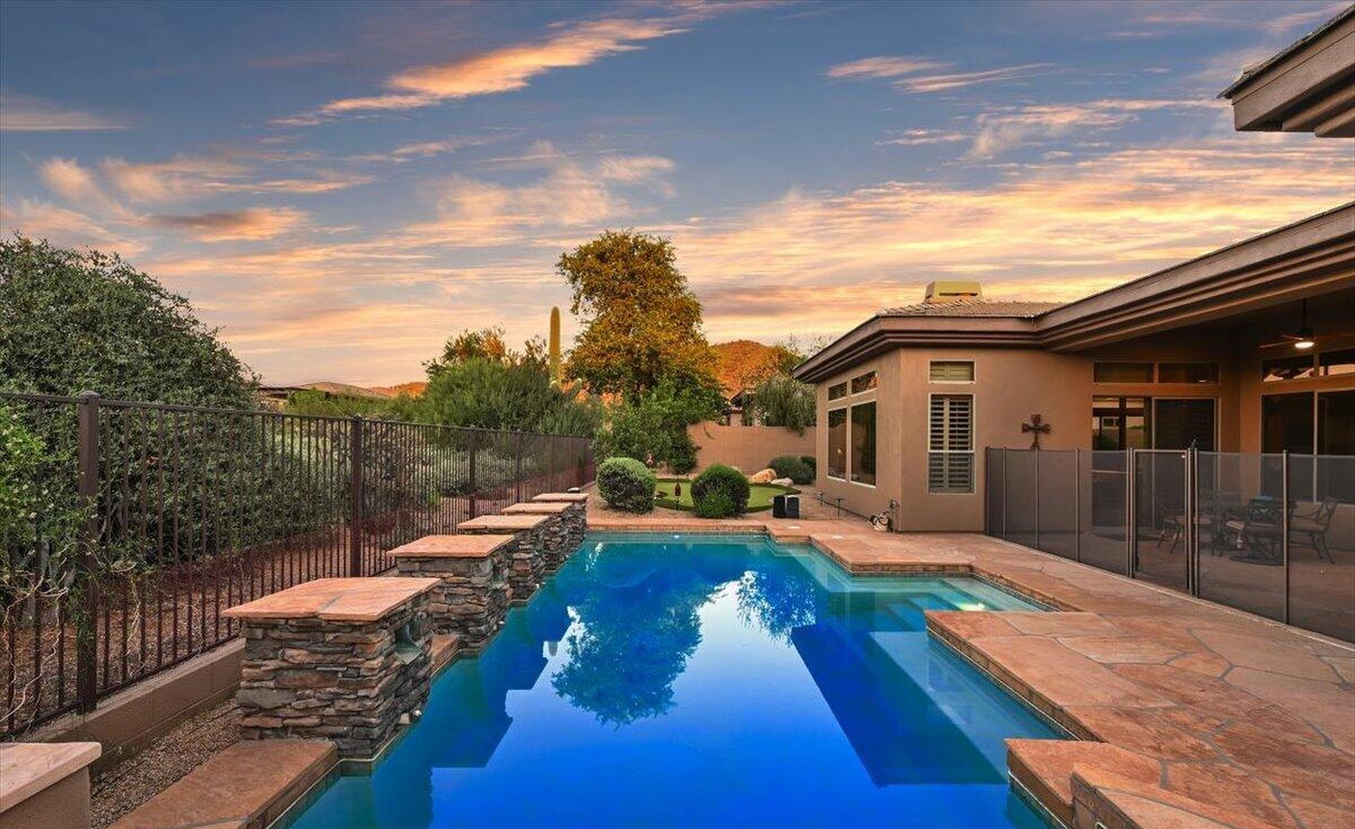  7696 E Moura Dr  Scottsdale, AZ - 物件實景