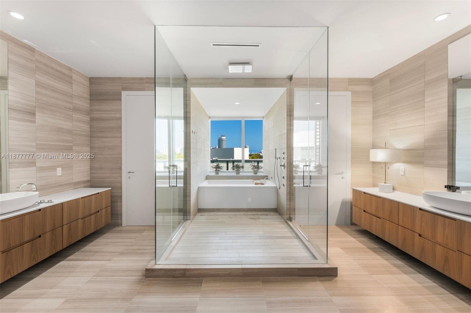 Miami Beach, Florida, 33140, United States, 4 Bedrooms Bedrooms, ,5 BathroomsBathrooms,Residential,For Sale,1948175