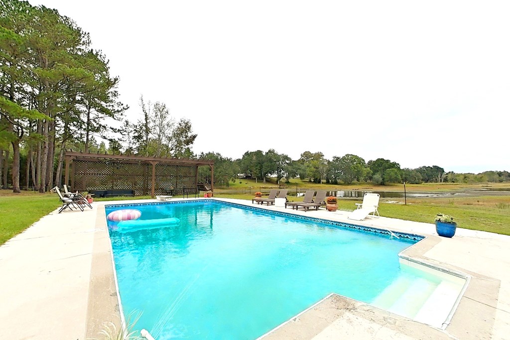 Bainbridge, Georgia, 39817, United States, 4 Bedrooms Bedrooms, ,4 BathroomsBathrooms,Residential,For Sale,1988533