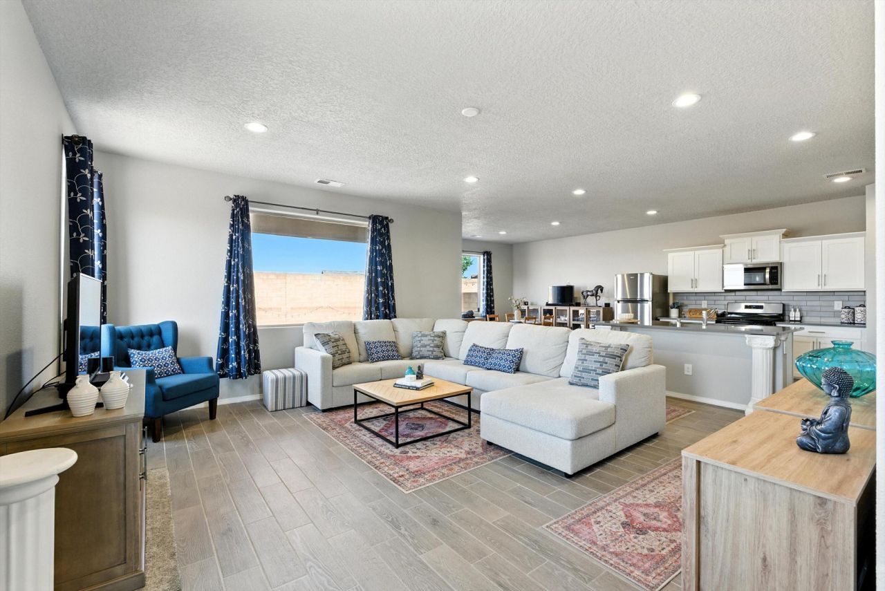 Rio Rancho, New Mexico, 87124, United States, 4 Bedrooms Bedrooms, ,3 BathroomsBathrooms,Residential,For Sale,1868349