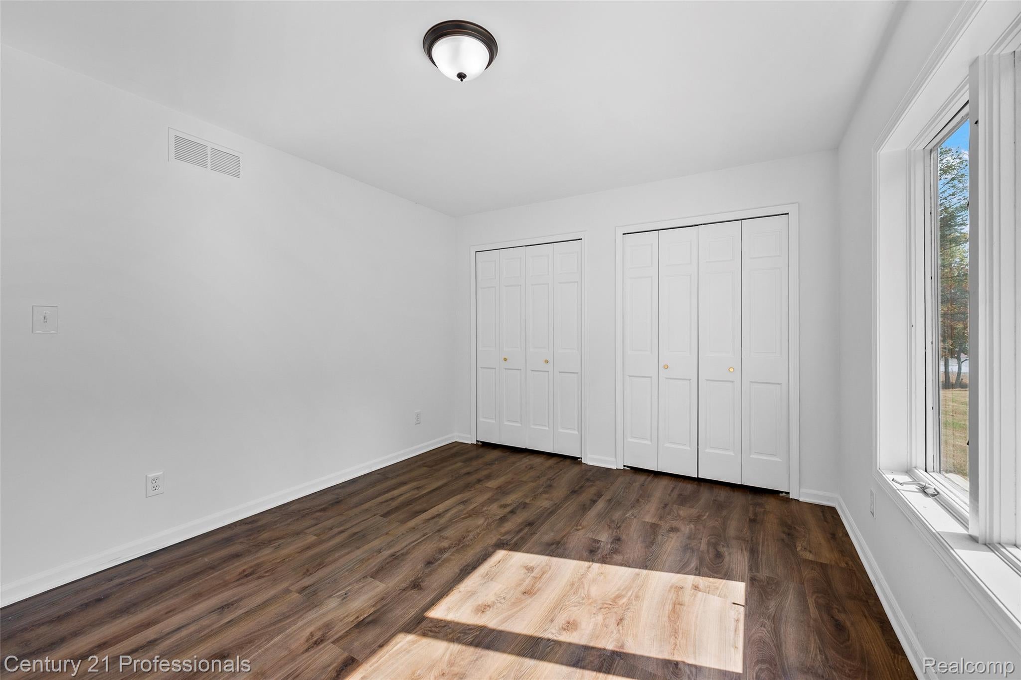 Davisburg, Michigan, 48350, United States, 5 Bedrooms Bedrooms, ,4 BathroomsBathrooms,Residential,For Sale,1982233