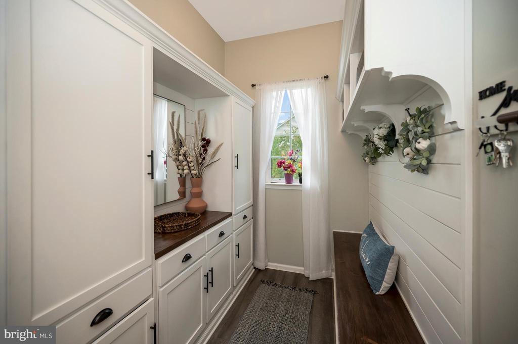 Fredericksburg, Virginia, 22406, United States, 5 Bedrooms Bedrooms, ,6 BathroomsBathrooms,Residential,For Sale,1981857