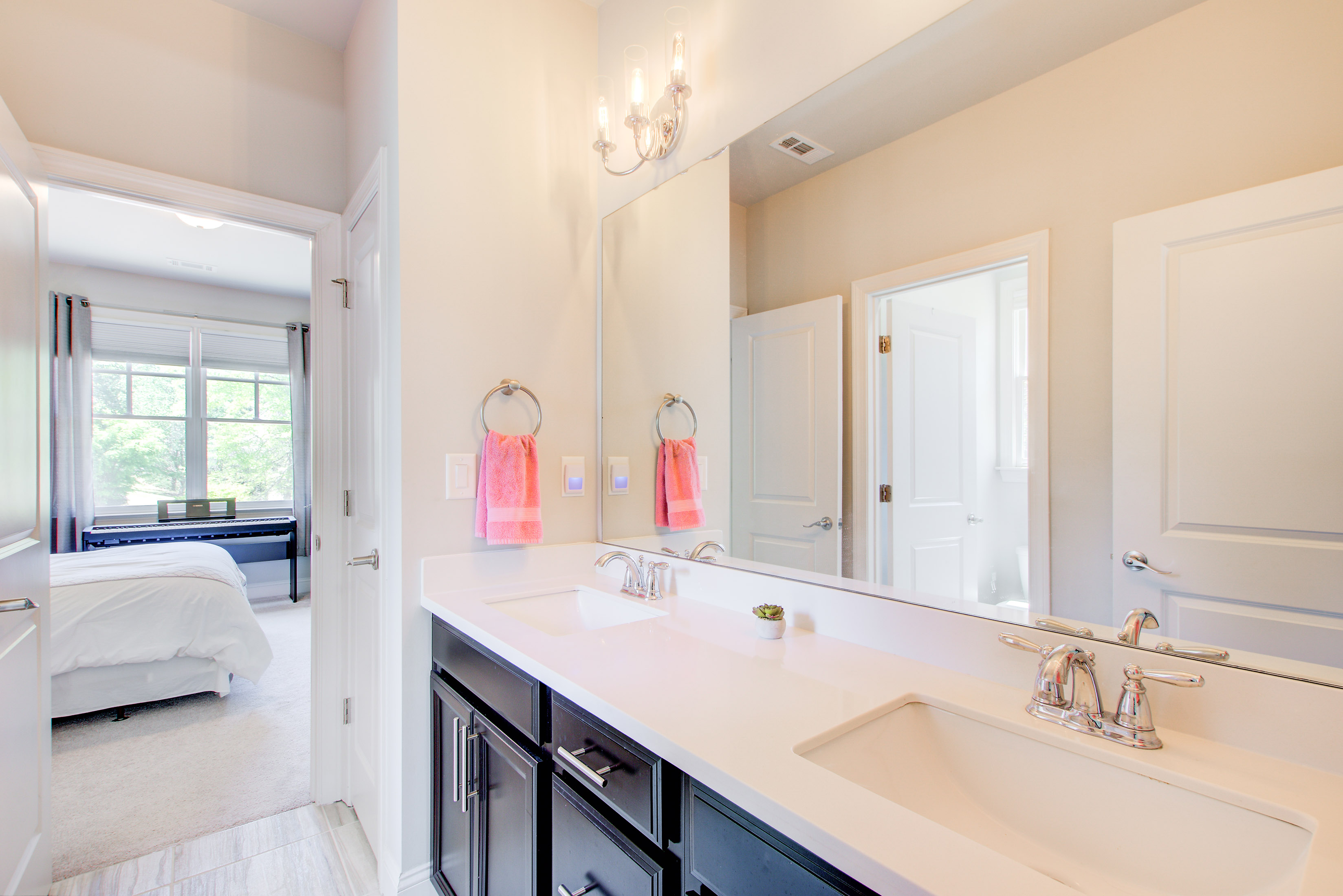  Impeccably Maintained Brick Home with No HOA and an Oversized Lot - 物件實景