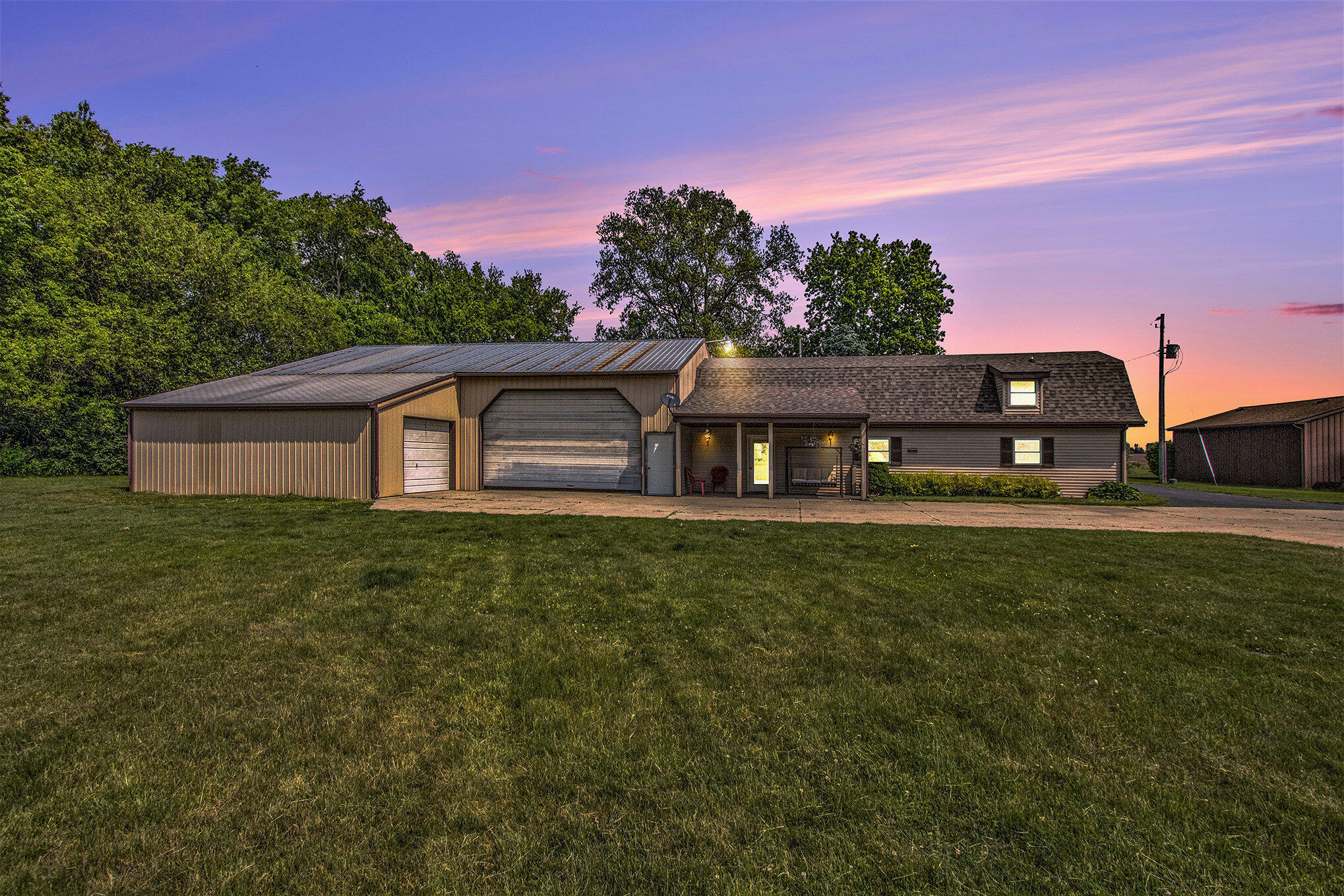 Niles, Michigan, 49120, United States, 2 Bedrooms Bedrooms, ,2 BathroomsBathrooms,Residential,For Sale,1979115