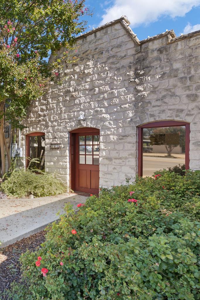 Fredericksburg, Texas, 78624, United States, 5 Bedrooms Bedrooms, ,4 BathroomsBathrooms,Residential,For Sale,1981839