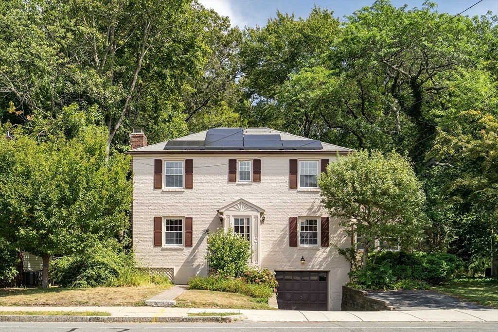 Newton, Massachusetts, 02461, United States, 3 Bedrooms Bedrooms, ,2 BathroomsBathrooms,Residential,For Sale,1940775