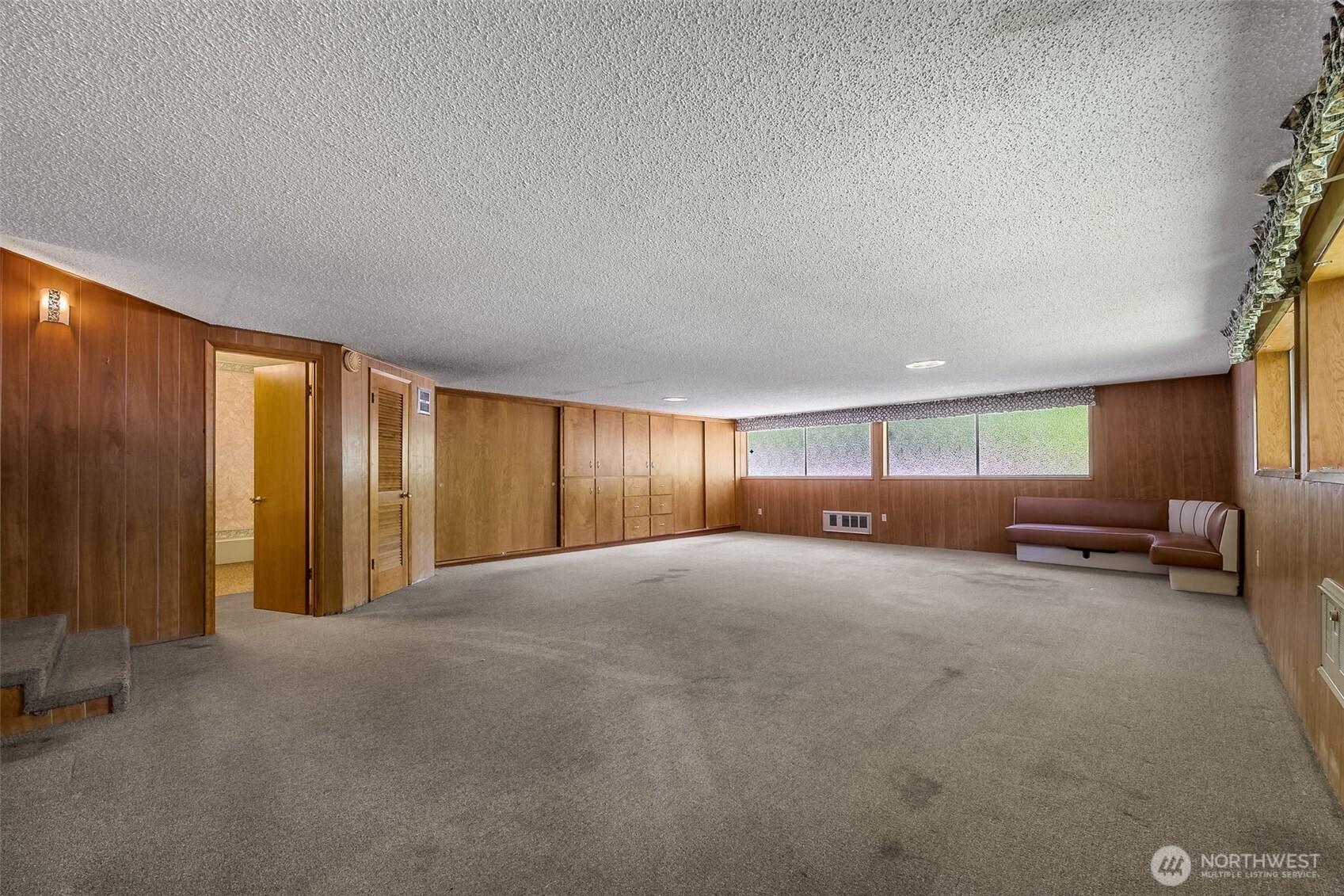 TACOMA, Washington, 98443, United States, 4 Bedrooms Bedrooms, ,3 BathroomsBathrooms,Residential,For Sale,1896165