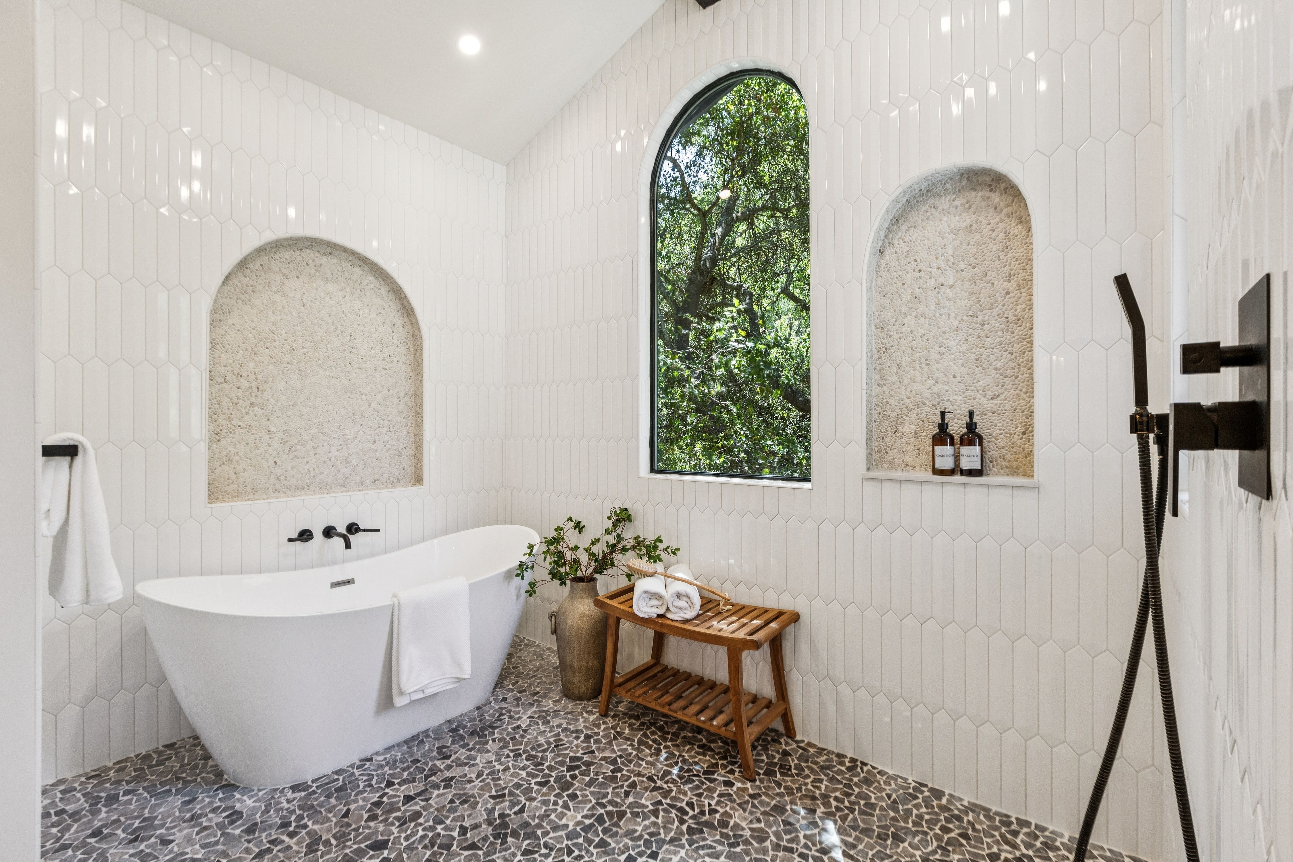  Private Gated Sanctuary With Expansive Outdoor Living - 物件實景