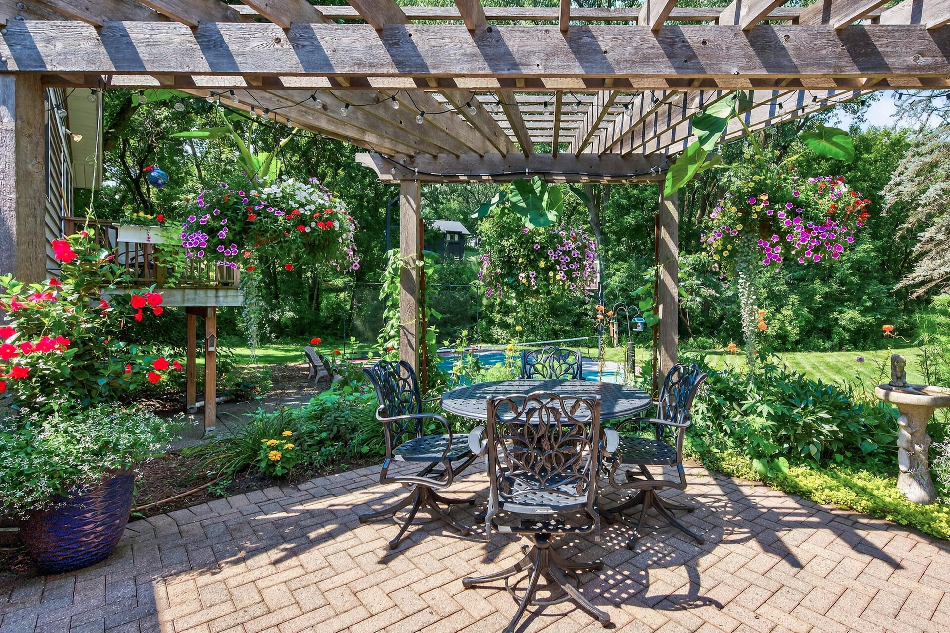Minnetonka, Minnesota, 55345, United States, 5 Bedrooms Bedrooms, ,2 BathroomsBathrooms,Residential,For Sale,1919862