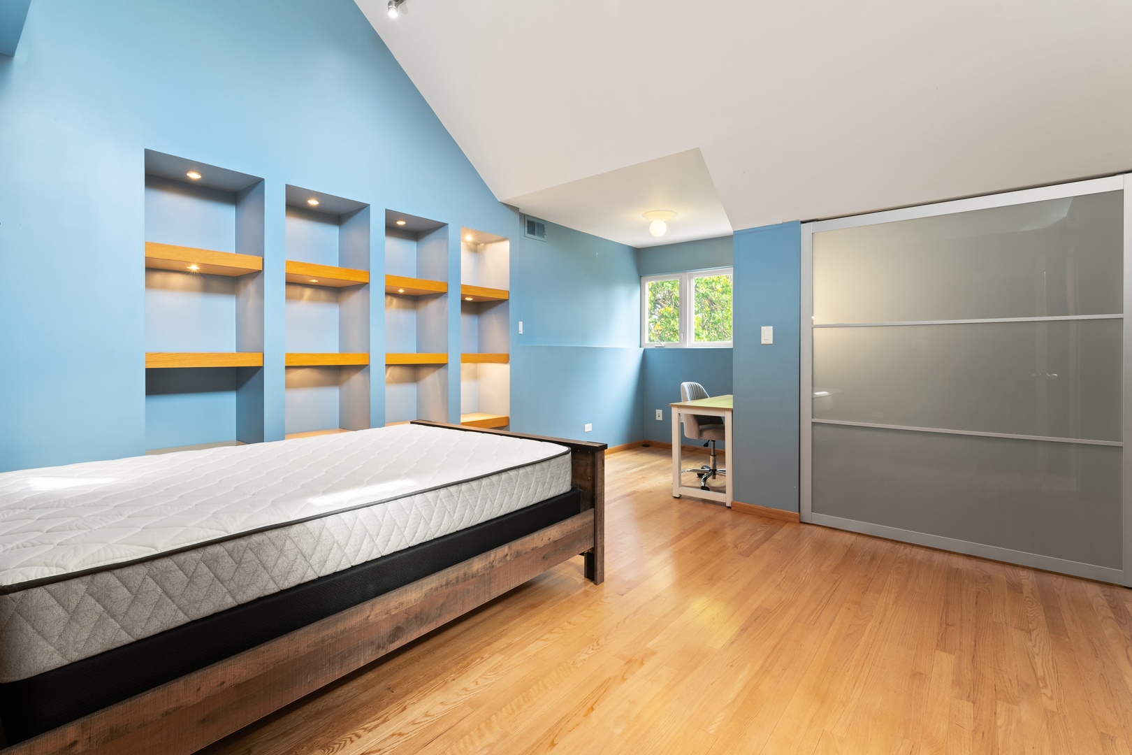 Northbrook, Illinois, 60062, United States, 5 Bedrooms Bedrooms, ,5 BathroomsBathrooms,Residential,For Sale,1987752