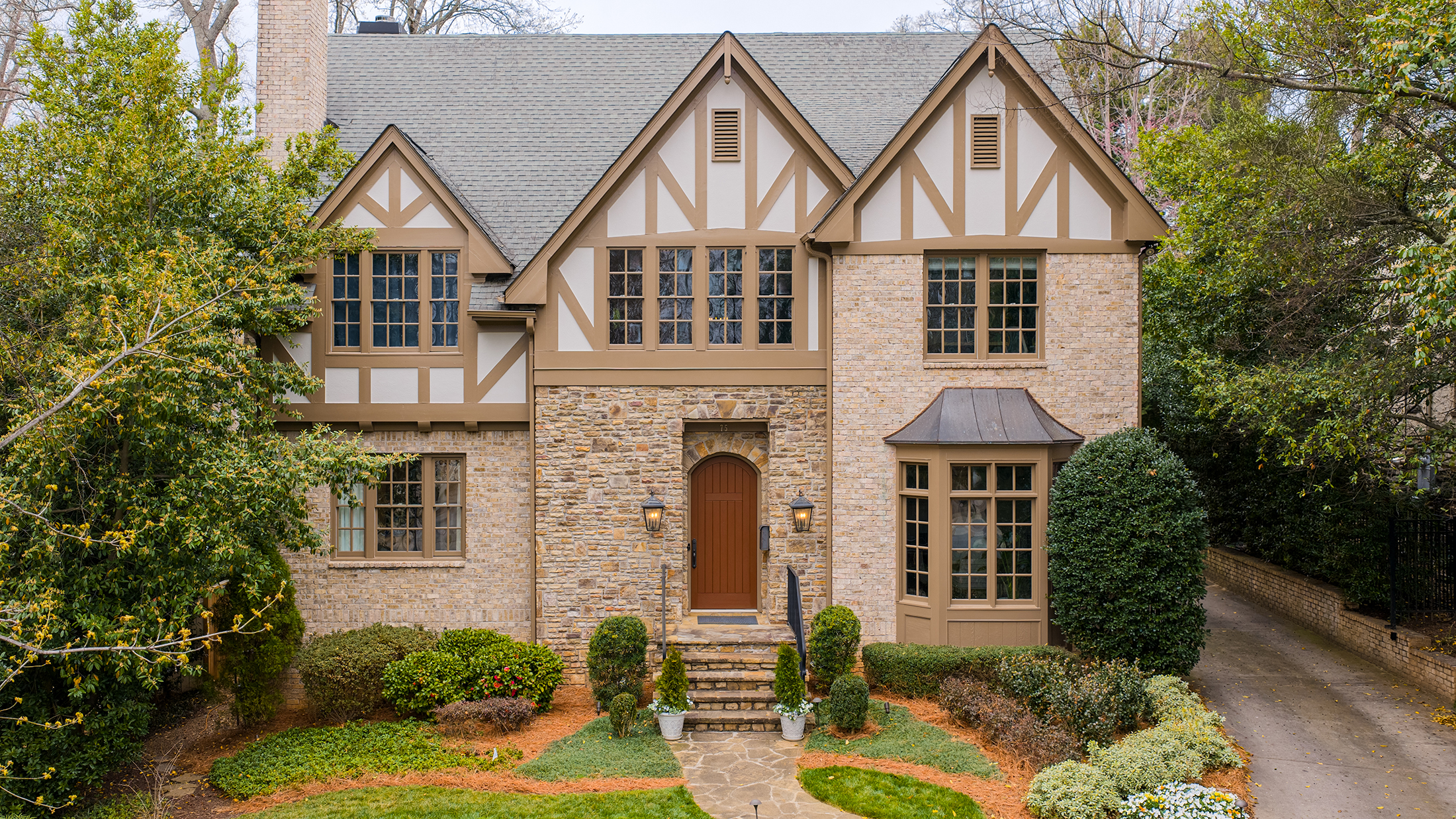  Timeless Style, Incredible Space and Convenient Brookwood Location - 物件實景