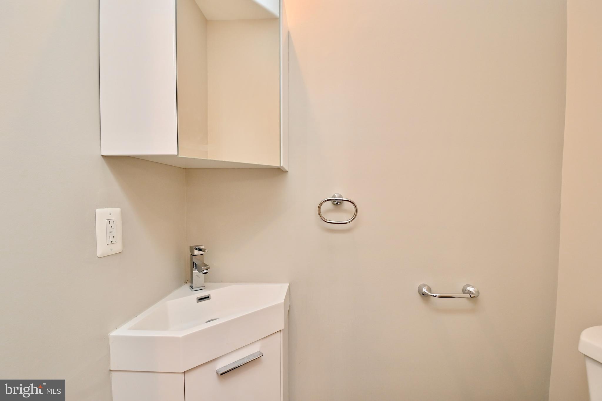 Washington, District of Columbia, 20002, United States, 3 Bedrooms Bedrooms, ,4 BathroomsBathrooms,Residential,For Sale,1931159