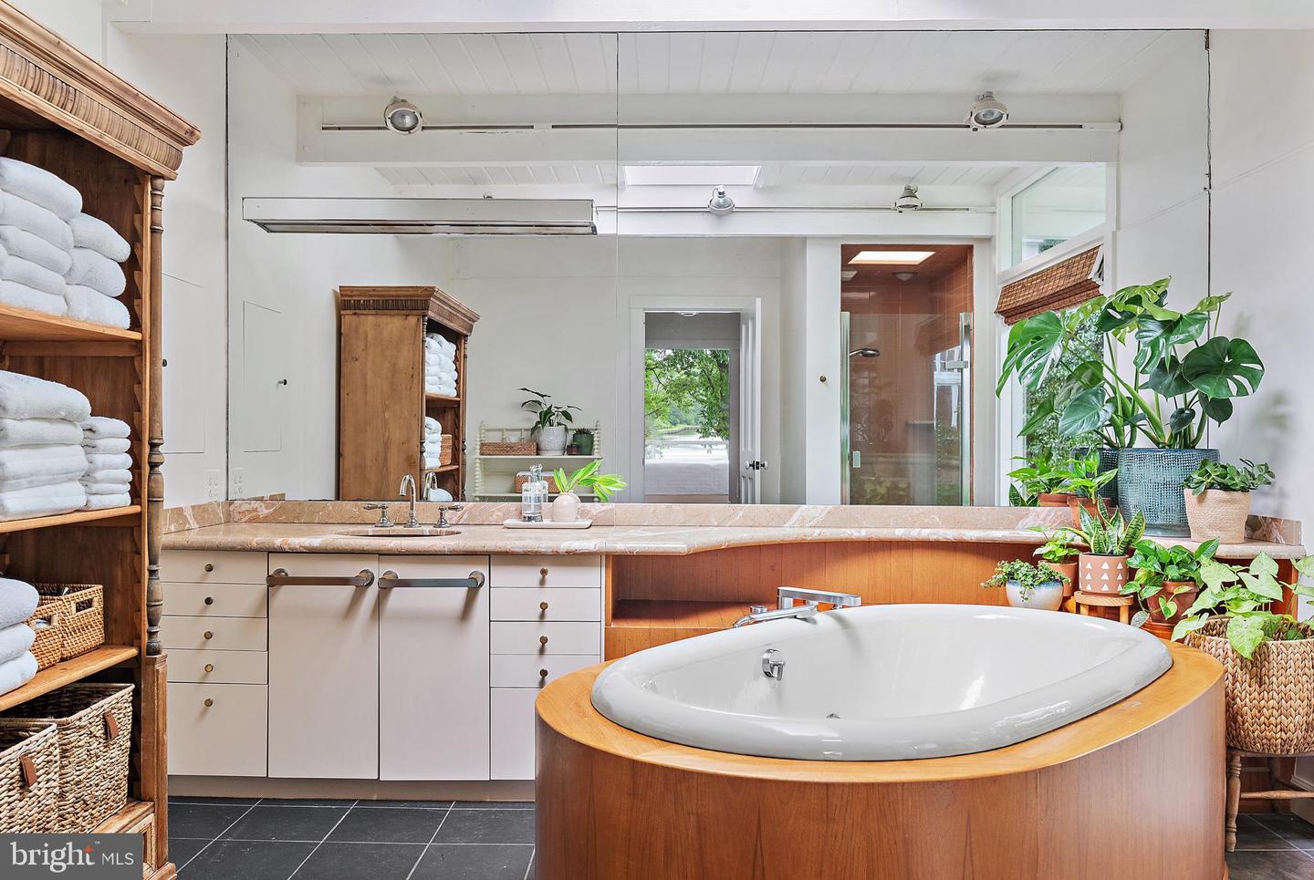 Annapolis, Maryland, 21403, United States, 5 Bedrooms Bedrooms, ,4 BathroomsBathrooms,Residential,For Sale,1895368