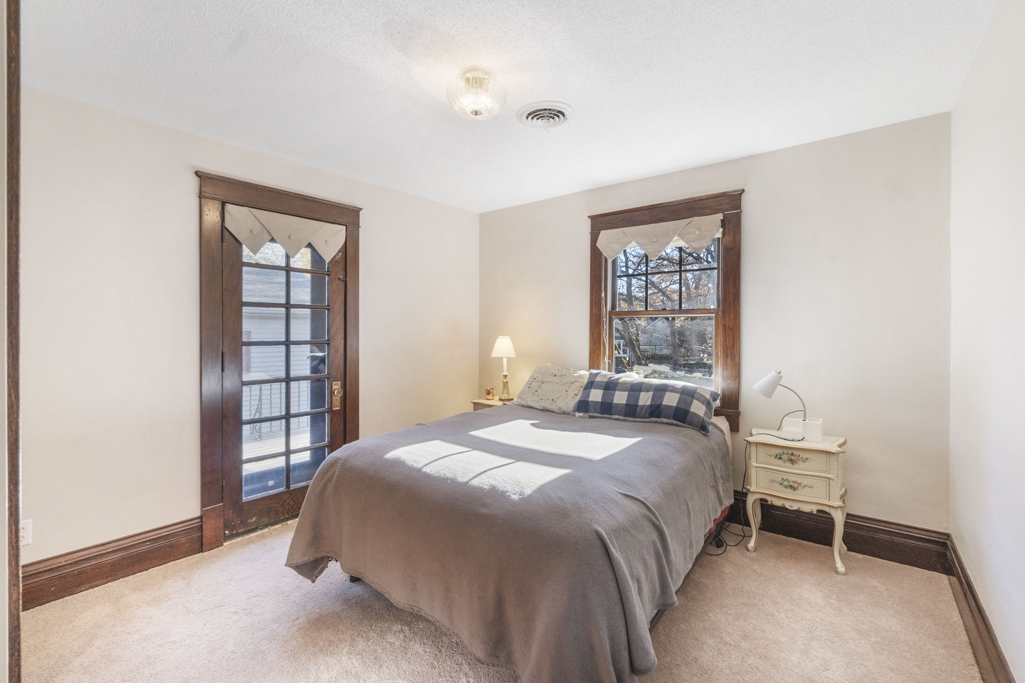 Mason City, Iowa, 50401, United States, 5 Bedrooms Bedrooms, ,3 BathroomsBathrooms,Residential,For Sale,1974101