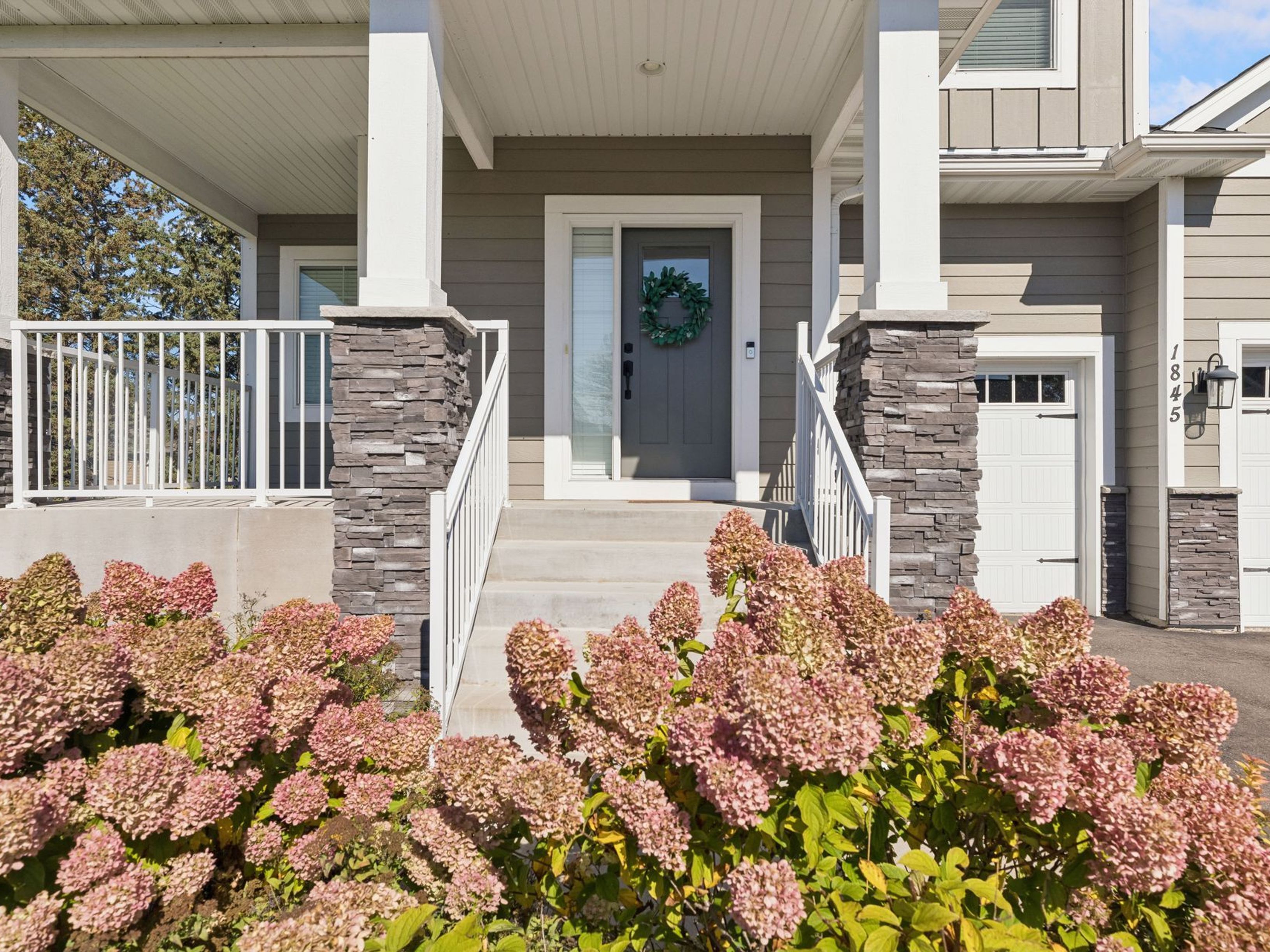  Luxury Living in Desirable Brown’s Creek Cove - 物件實景