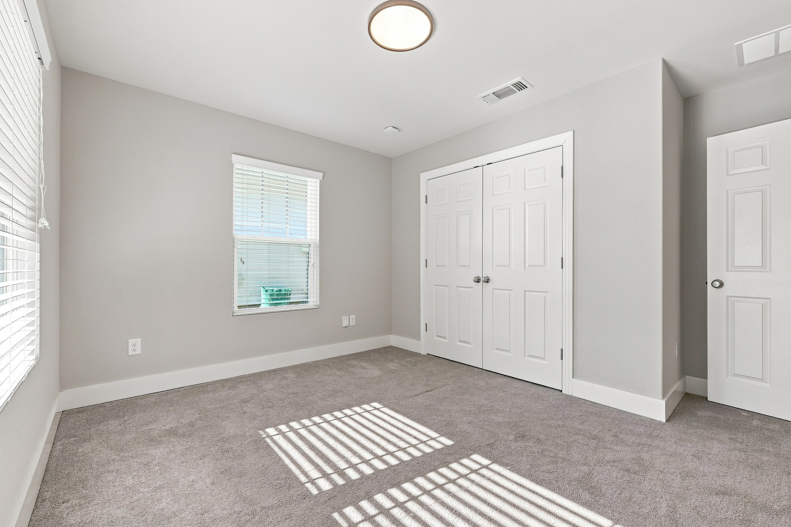  Newer Construction With Rear Yard Near Navarre Beach - 物件實景