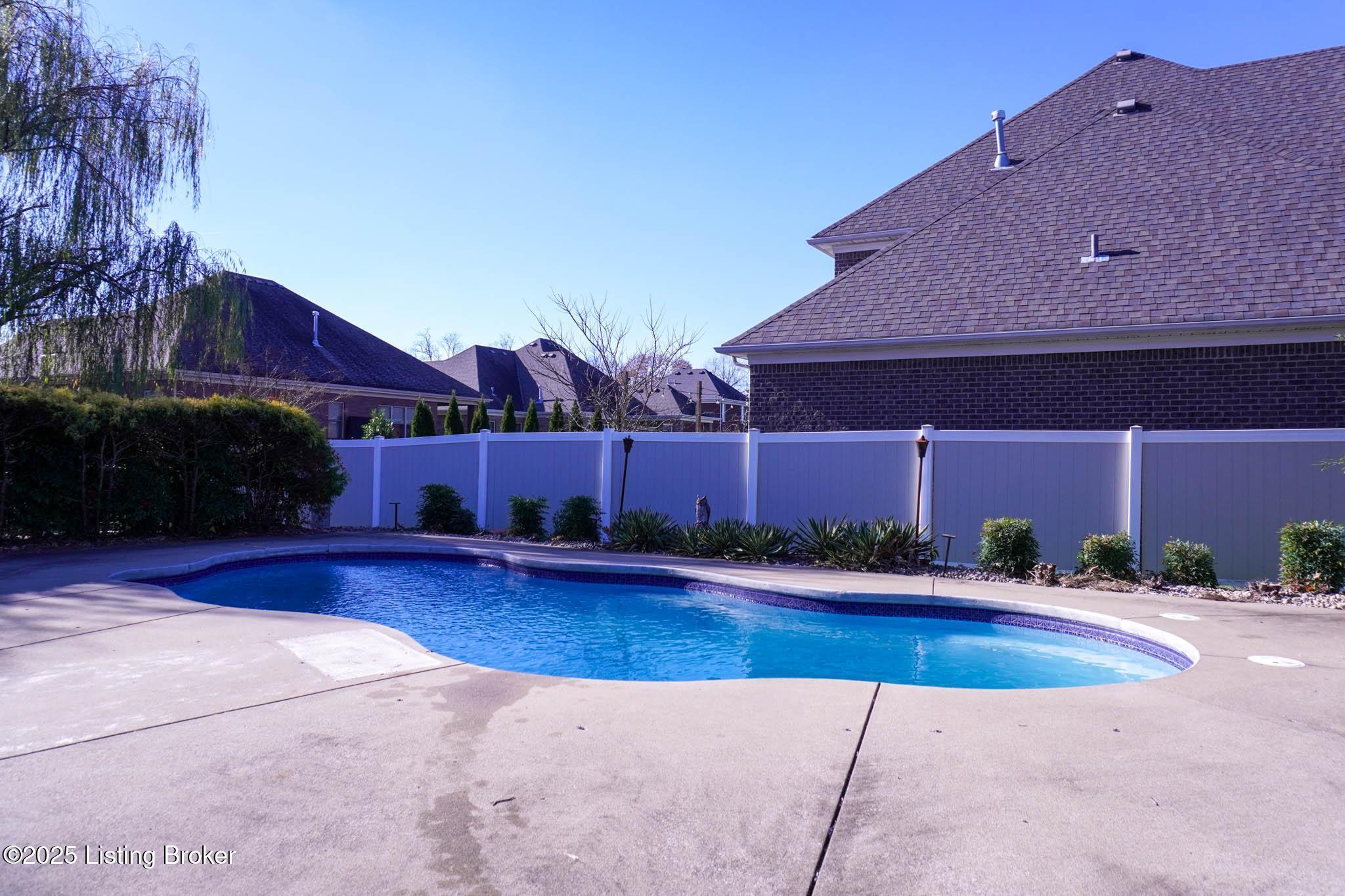 Louisville, Kentucky, 40299, United States, 3 Bedrooms Bedrooms, ,4 BathroomsBathrooms,Residential,For Sale,2000684