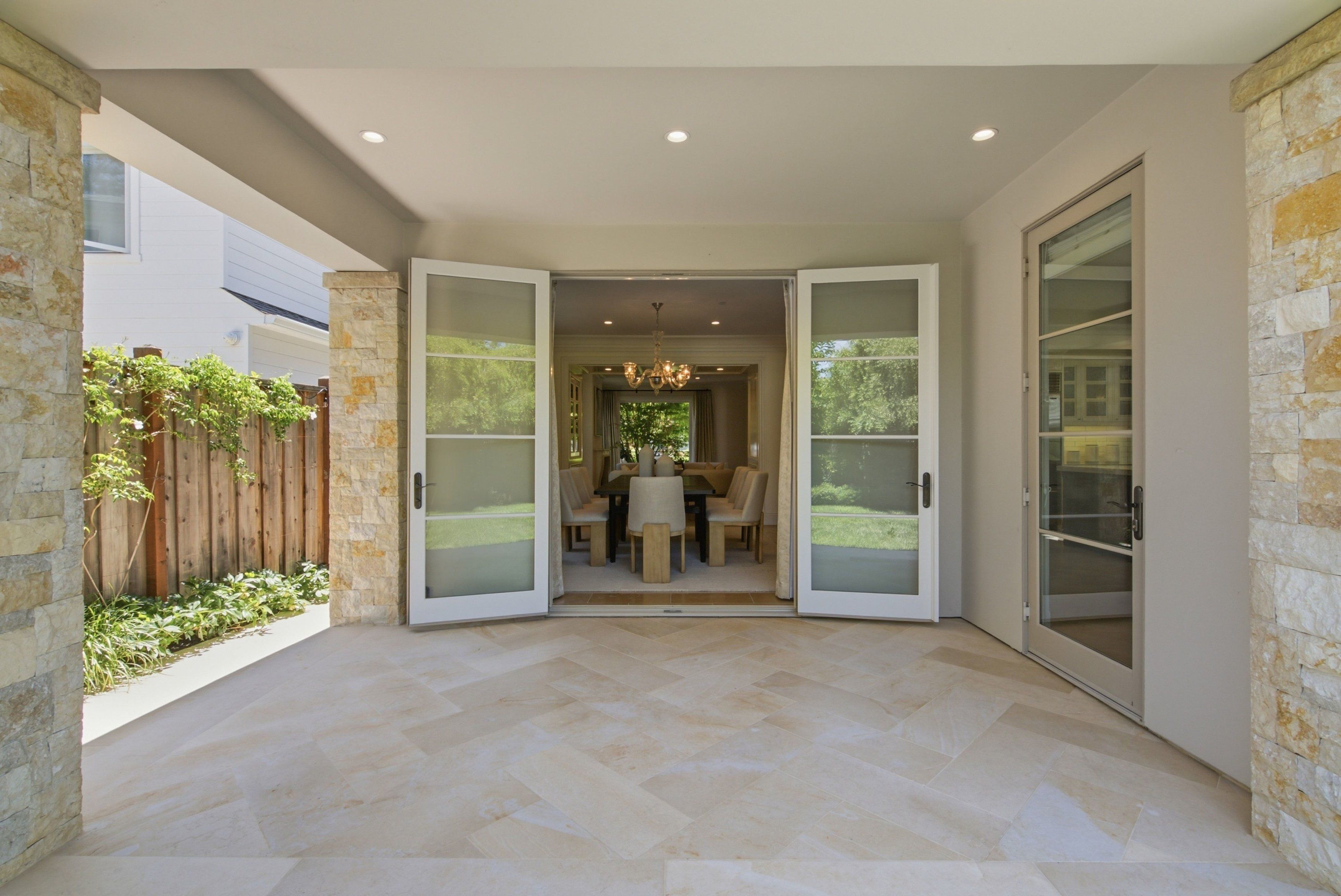  Beautifully Remodeled with Designer Finishes - 物件實景