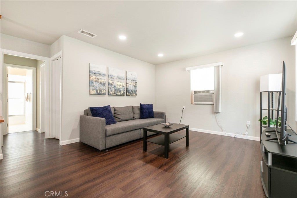 Sylmar, California, 91342, United States, 2 Bedrooms Bedrooms, ,1 BathroomBathrooms,Residential,For Sale,1960749