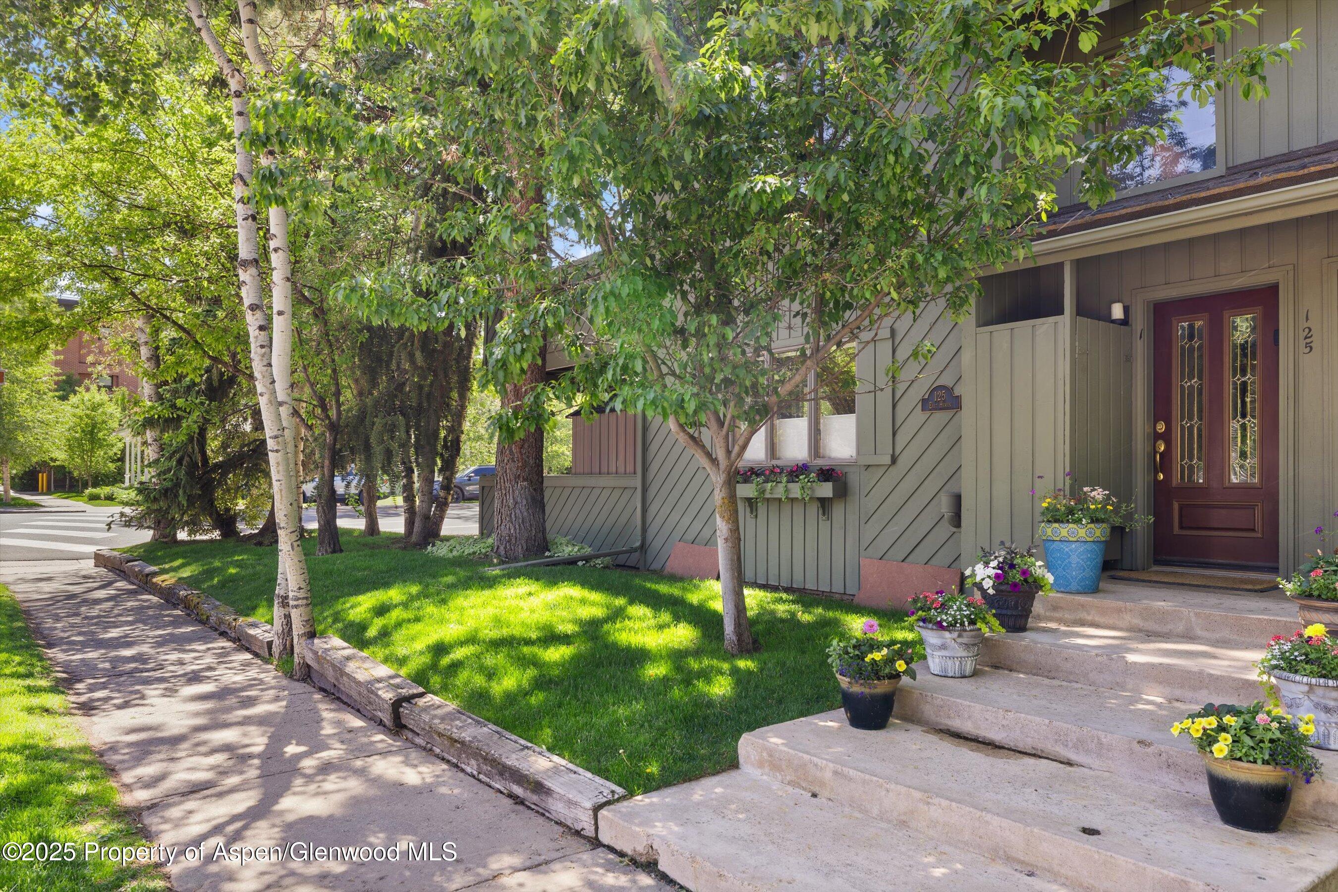 Aspen, Colorado, 81611, United States, 2 Bedrooms Bedrooms, ,2 BathroomsBathrooms,Residential,For Sale,1867403